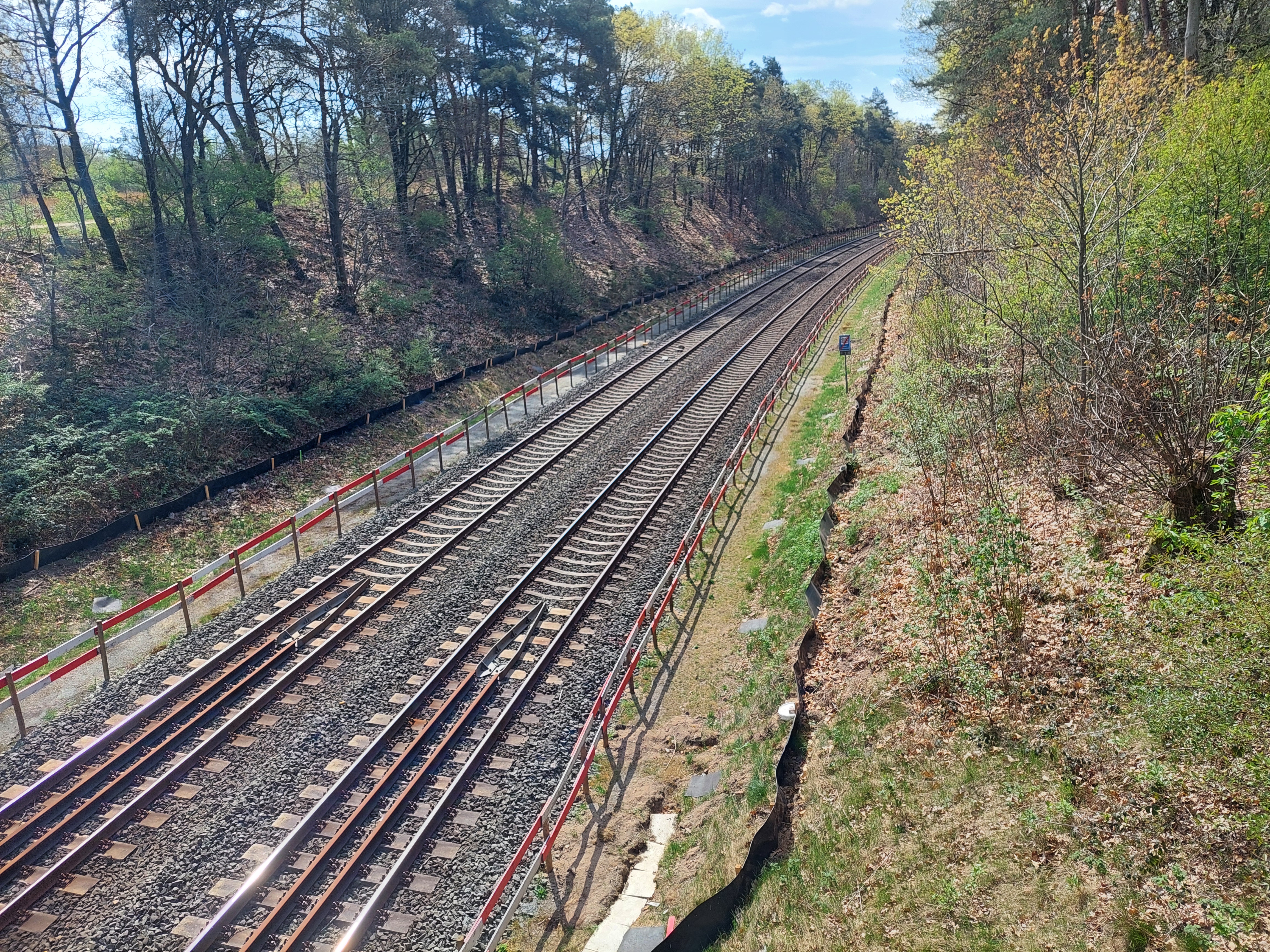 Speciale schermen helpen om de slangen op een veilige manier te verplaatsen.