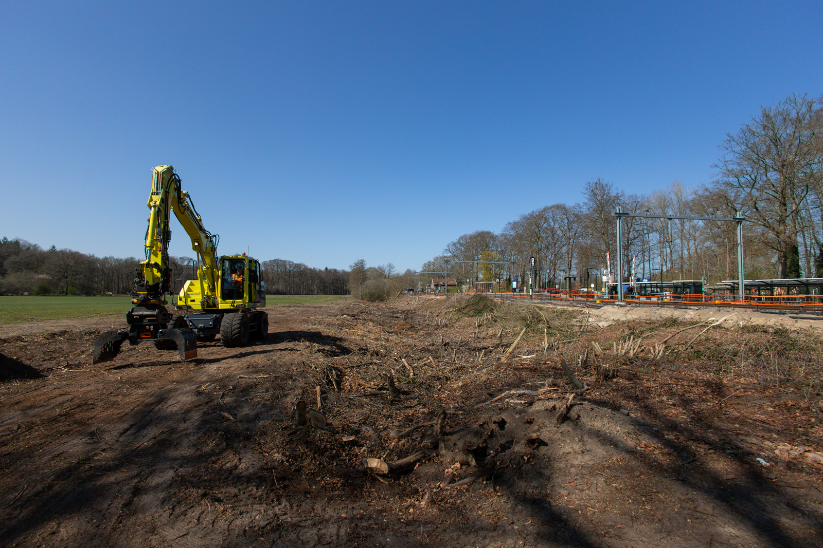 Aan de zuidzijde is de grond klaar gemaakt voor het nieuwe P+R terrein