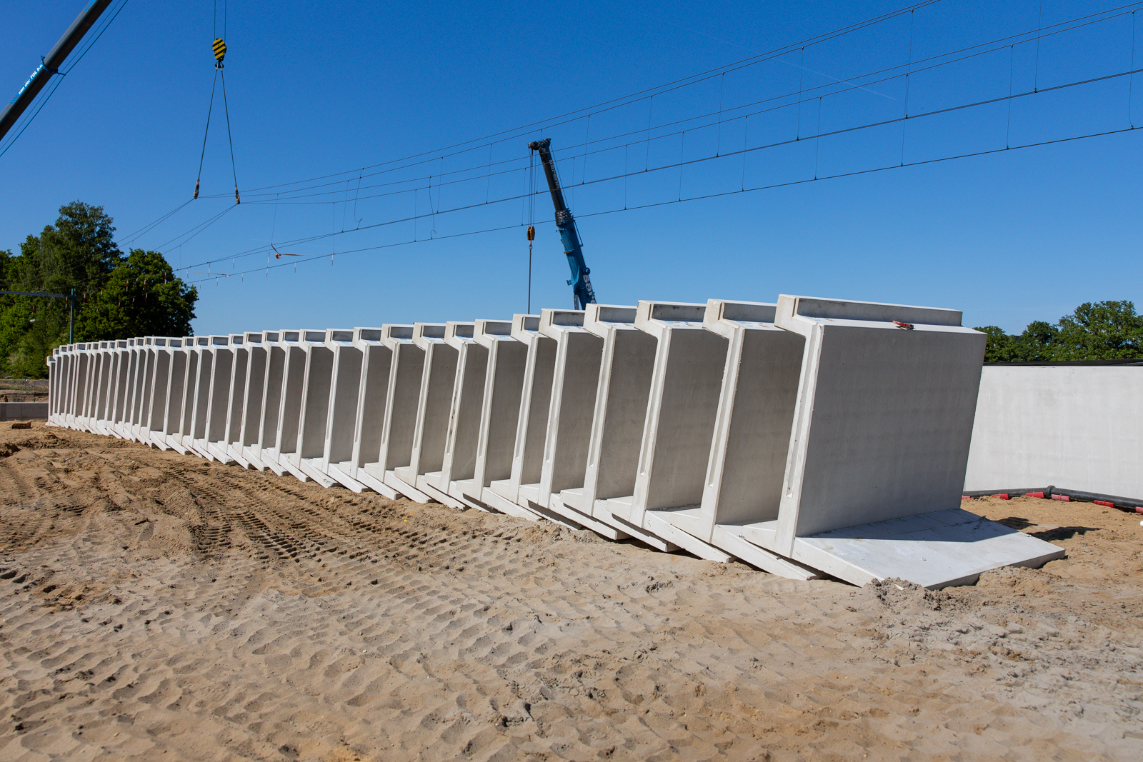 Keerwanden liggen klaar voor gebruik