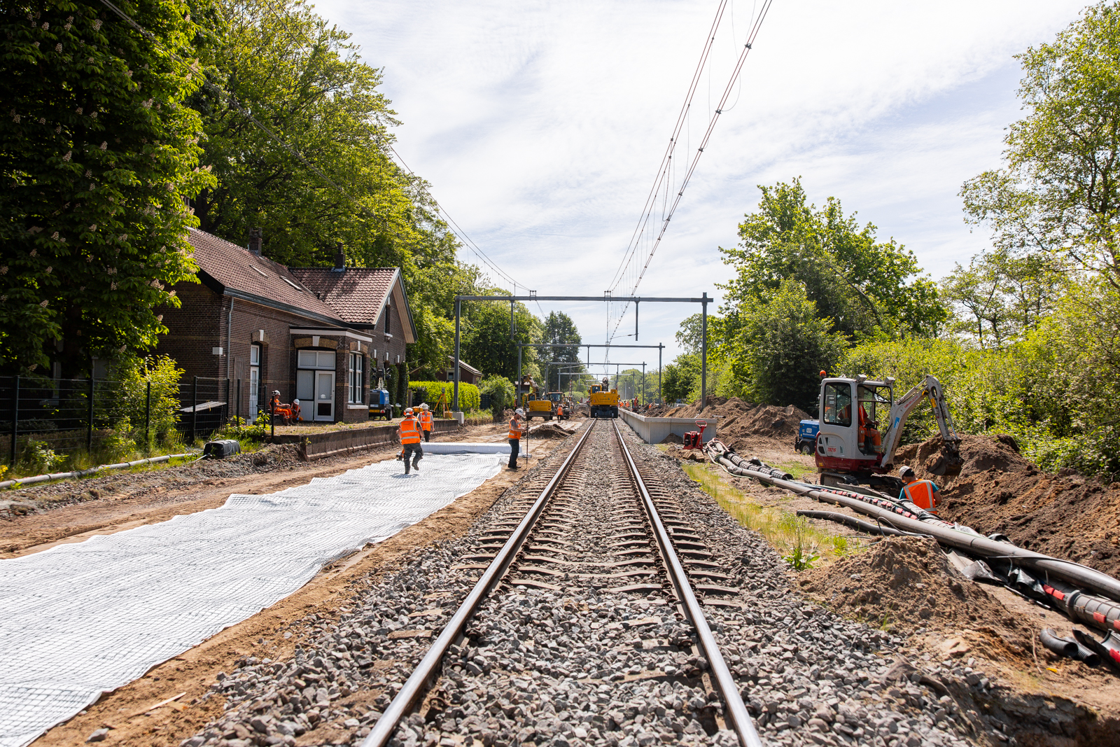 Op maandagochtend 26 mei rijdt de eerste trein weer over het traject