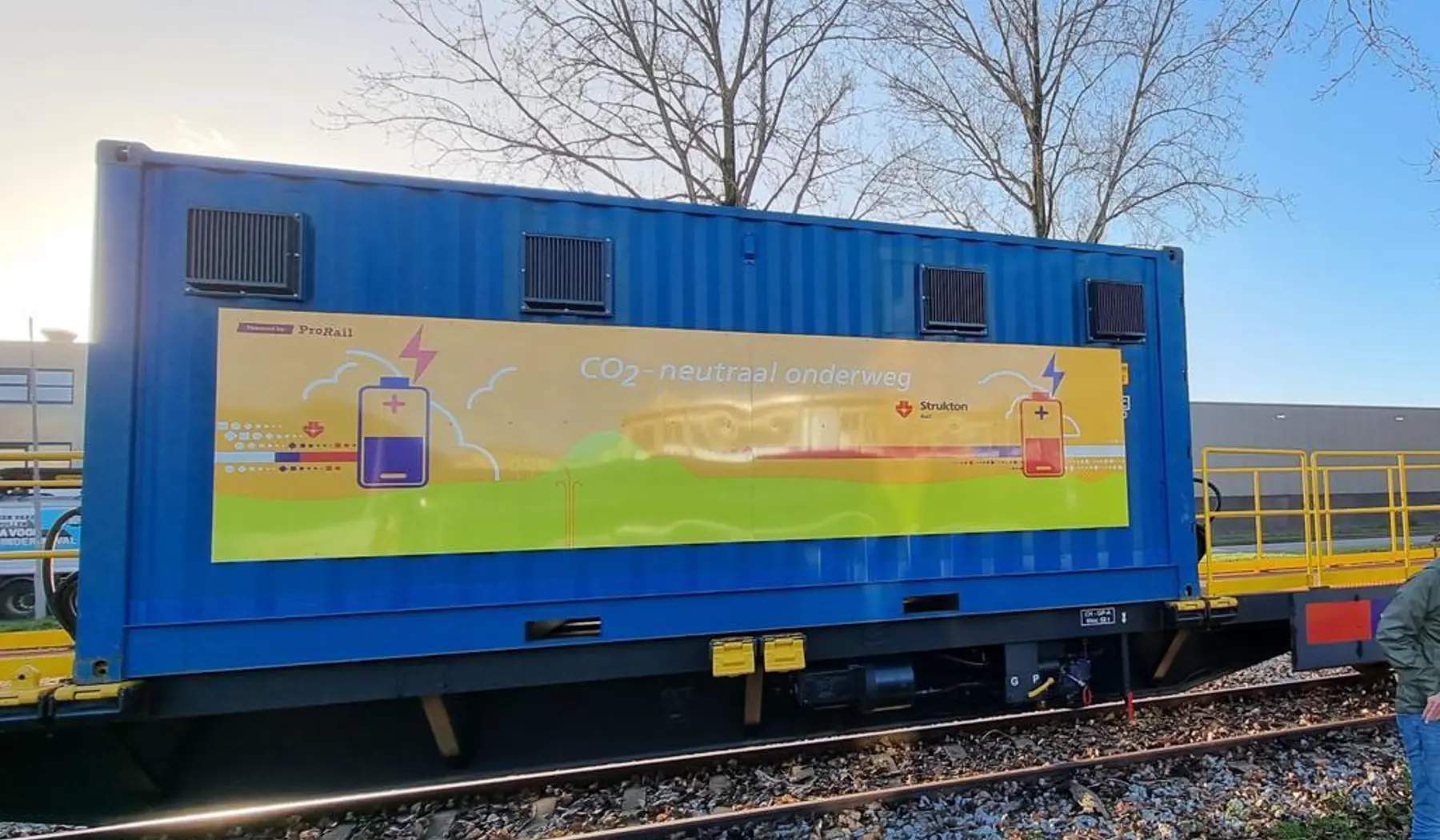 De duurzame locomotief, die zal worden ingezet voor werk aan het spoor