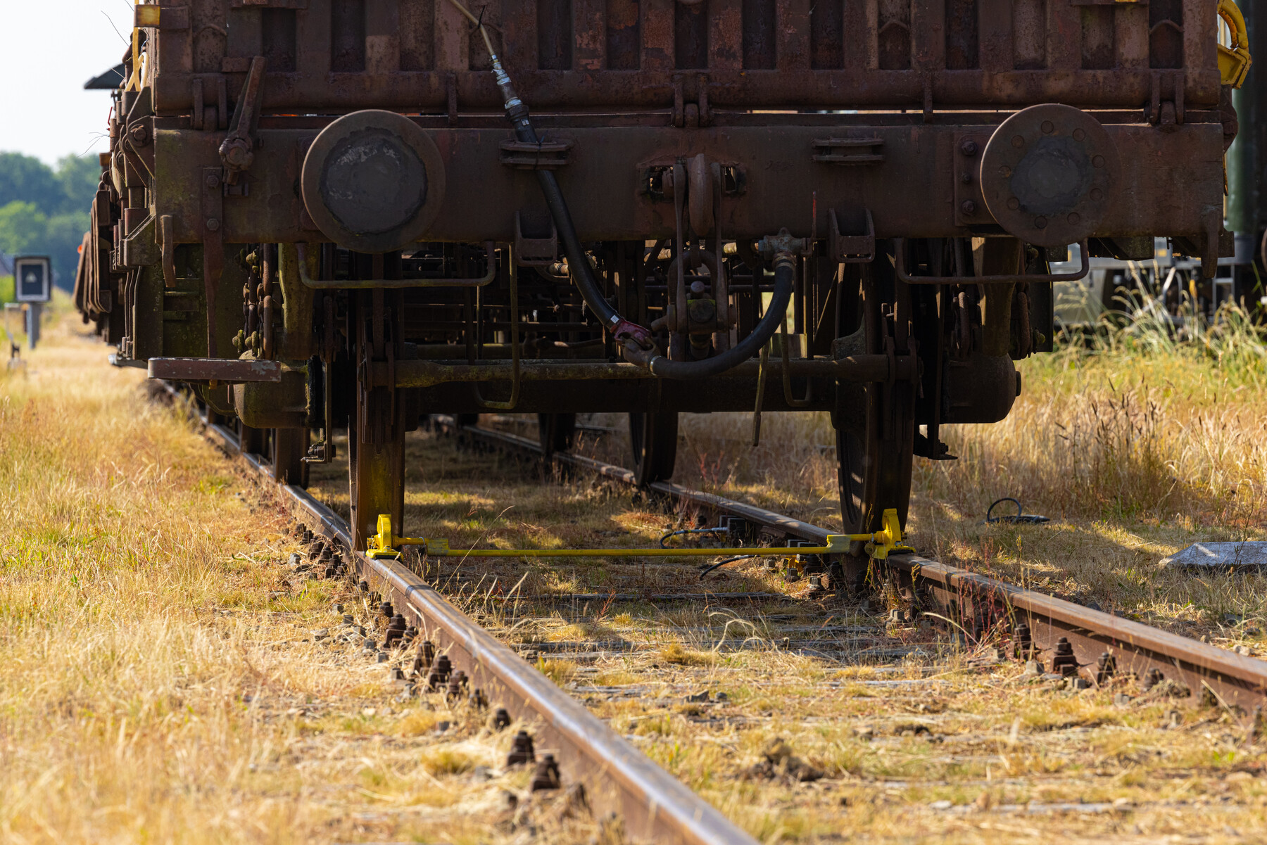 Stalen remsloffen worden alleen op het emplacement Kijfhoek gebruikt en alleen tijdens het heuvelproces. De remslof voorkomt dat wagens vanaf de verdeelheuvel via de verdeelsporen doorrollen en dus onbedoeld beveiligd gebied binnenrollen. Daarom ligt aan het einde van elk zogenoemd verdeelspoor een remslof. 