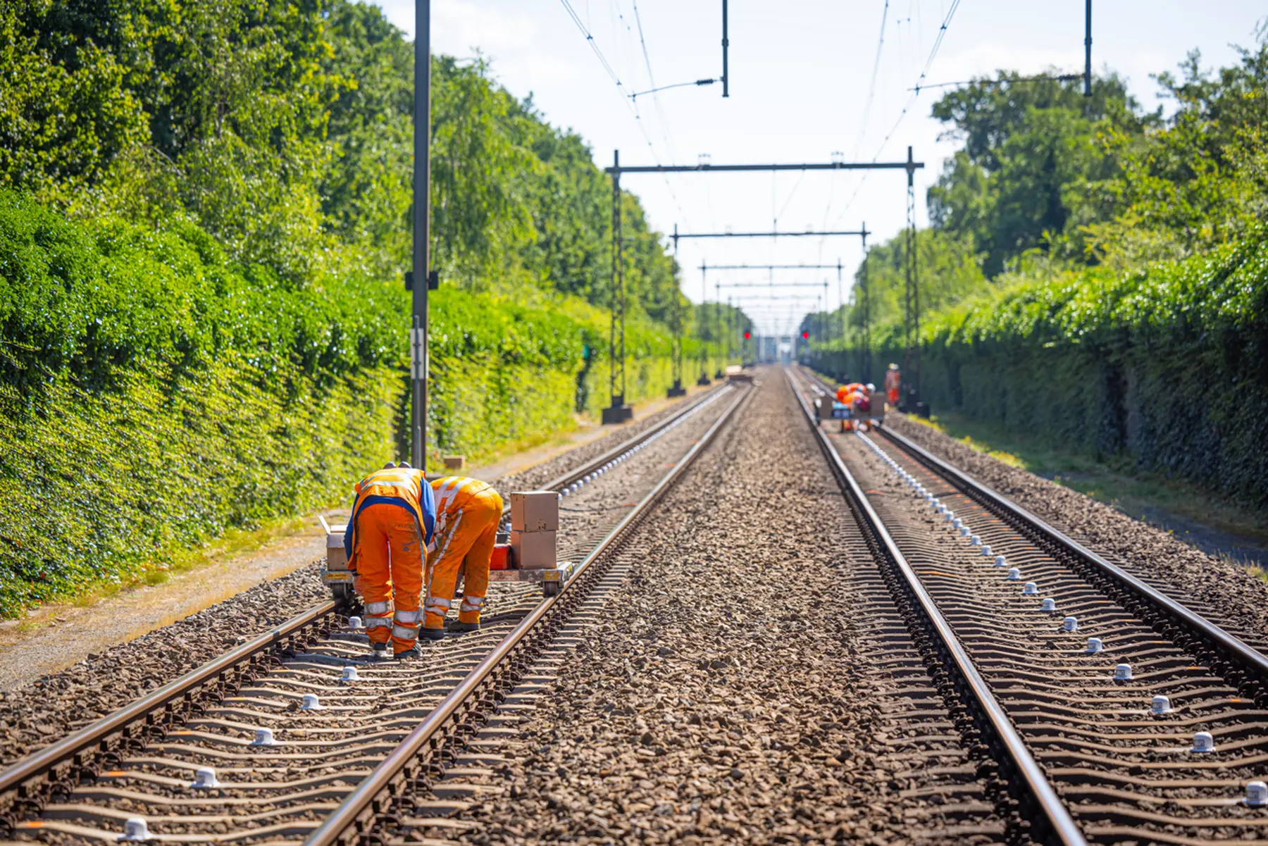 In Wierden werken we aan de treinbeveiliging en bovenleiding