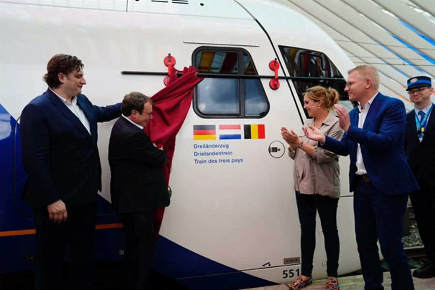 Limburgs Gedeputeerde voor Mobiliteit Jasper Kuntzelaers, NRW minister van Verkeer Oliver Kirscher, Staatssecretaris Vivianne Heijnen en de Belgische Minister van Mobiliteit George Gilkinet bij de Drielandentrein eerder dit jaar