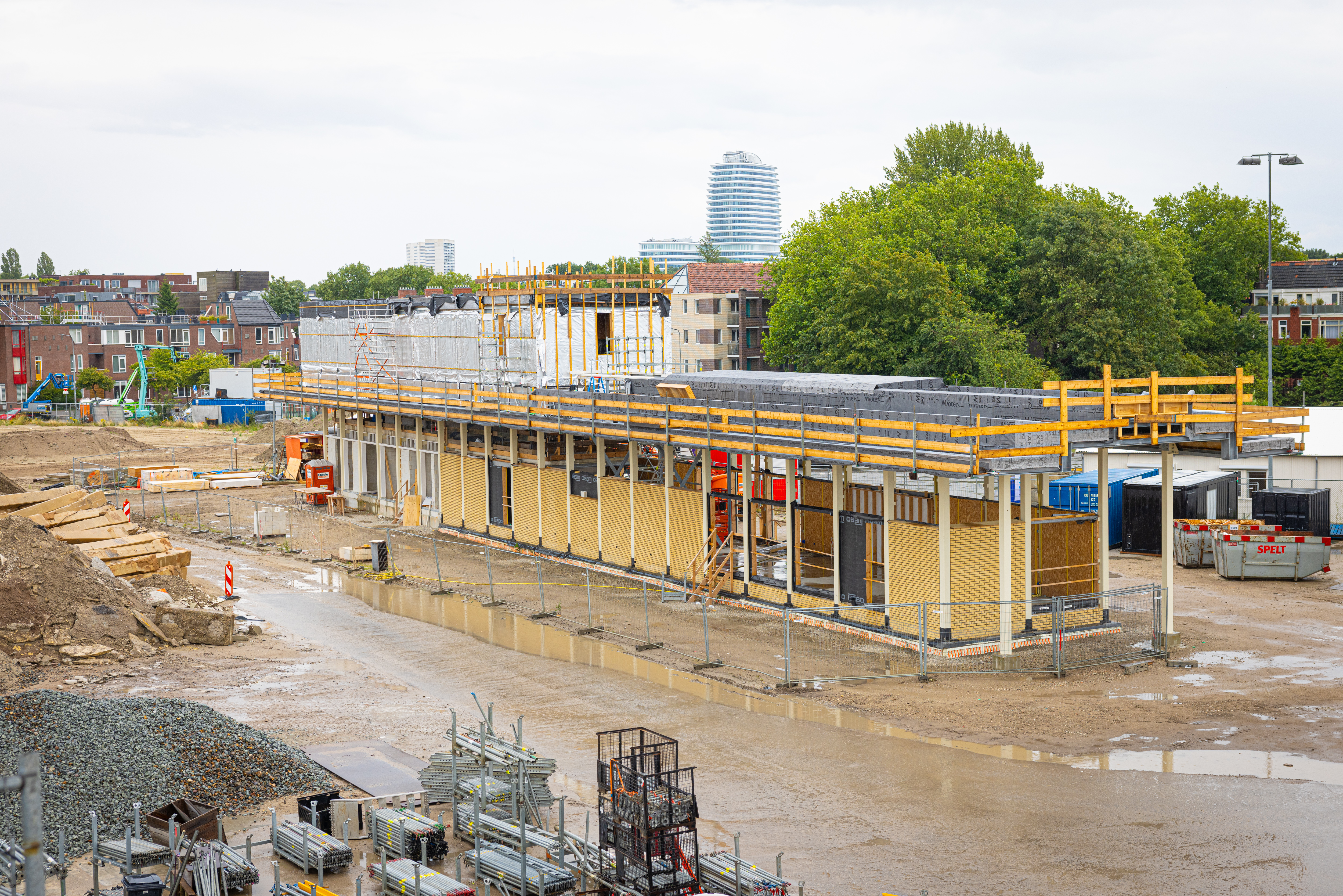 Het buschauffeursverblijf in aanbouw