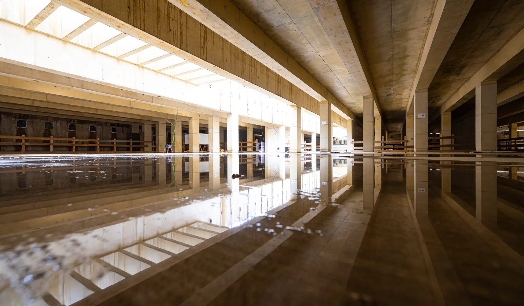 Je staat hier in de toekomstige voetgangerspassage onder de sporen door