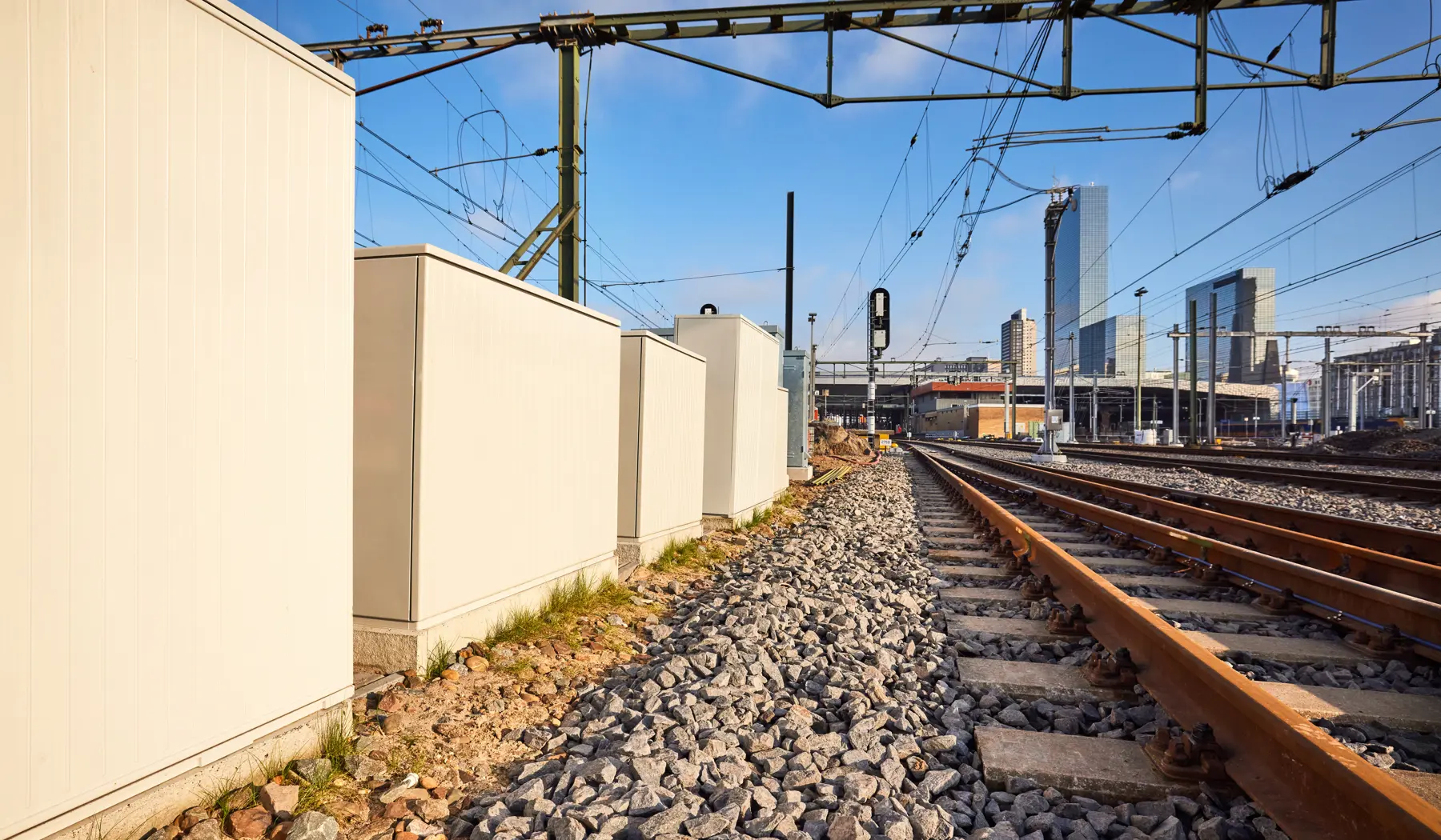 Relaiskasten, wisselverwarmingskasten en hoogspanningskasten