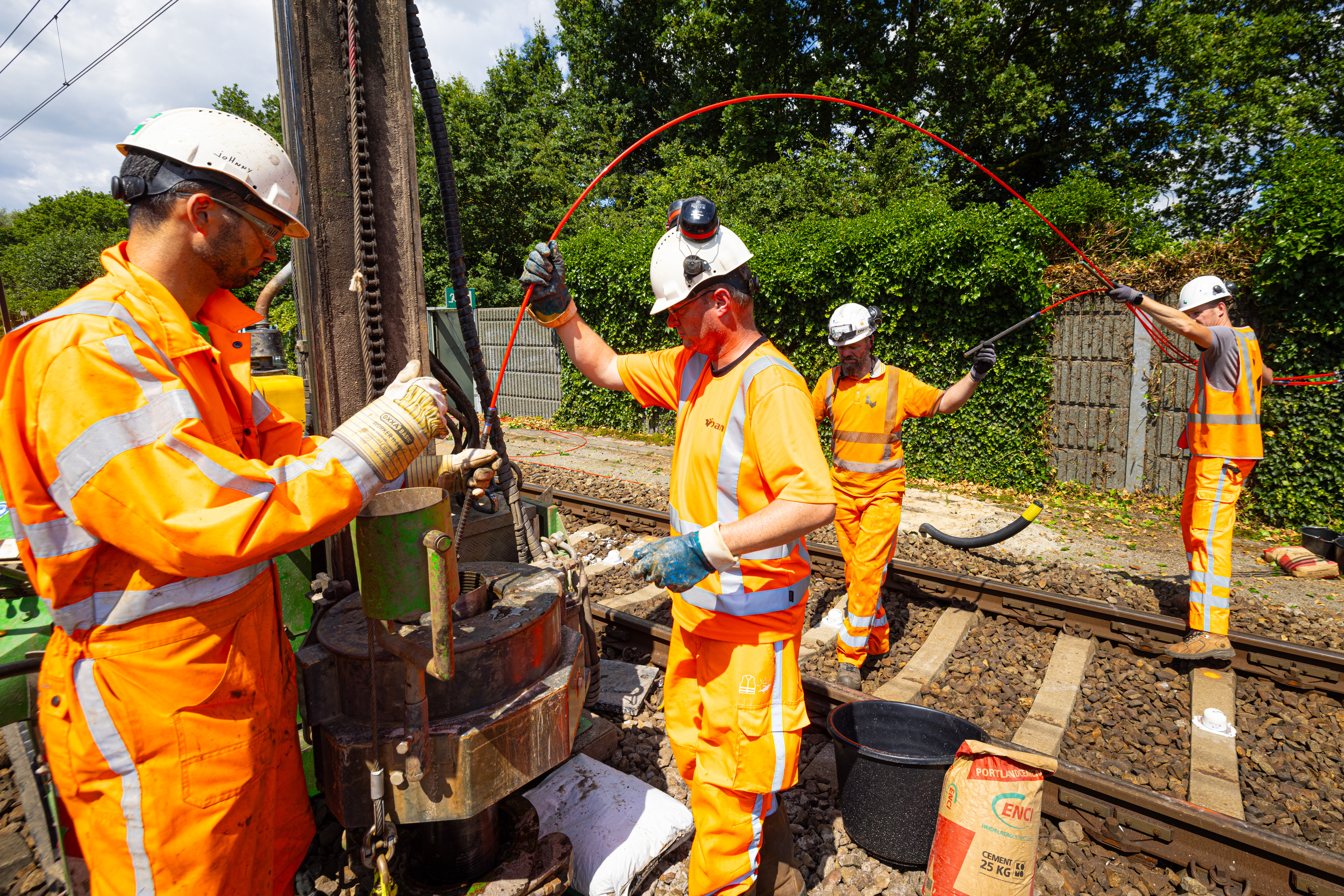 De extensometer gaat de boorbuis in 
