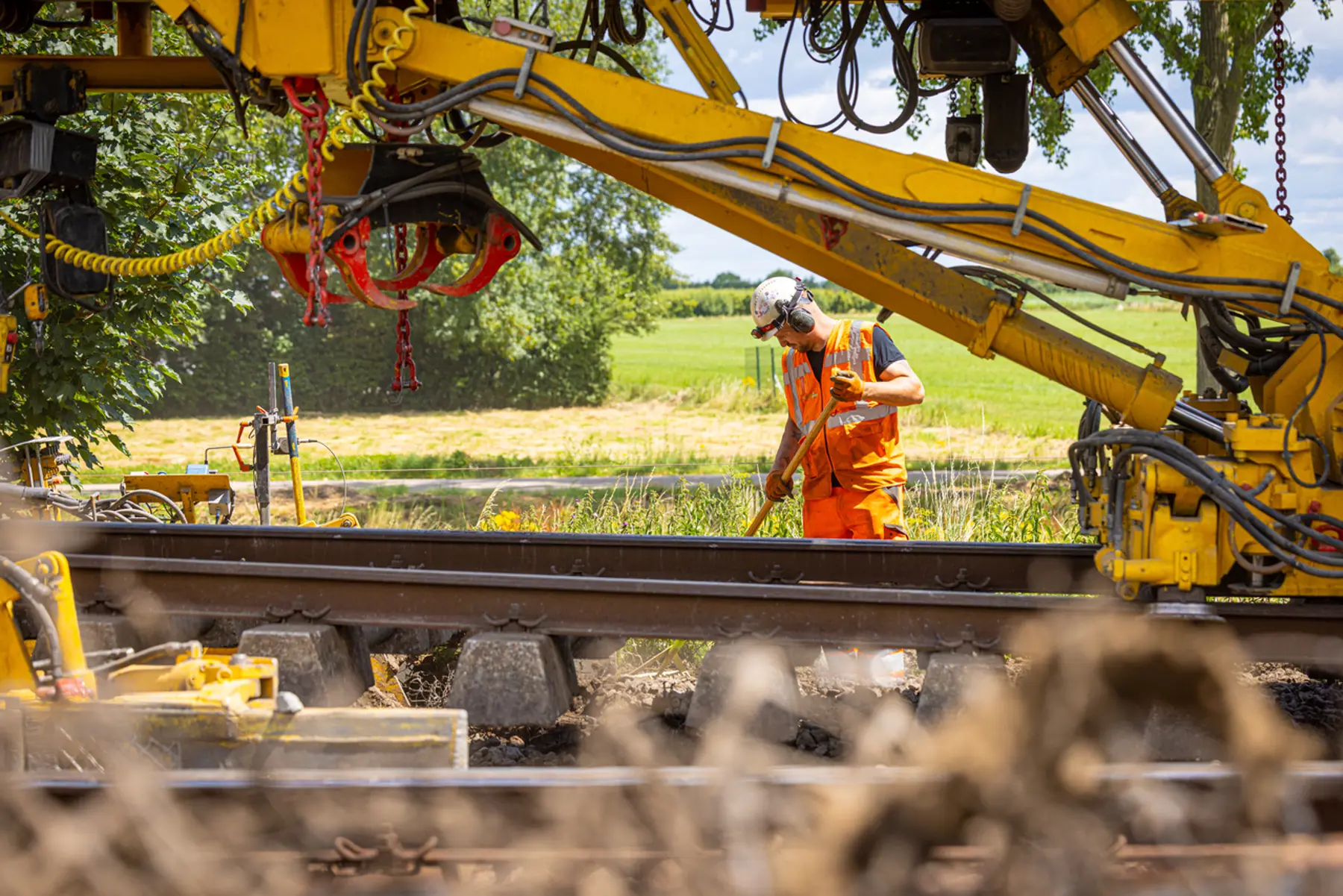 Elk jaar moeten we meer bouwen en meer onderhouden aan spoor en stations
