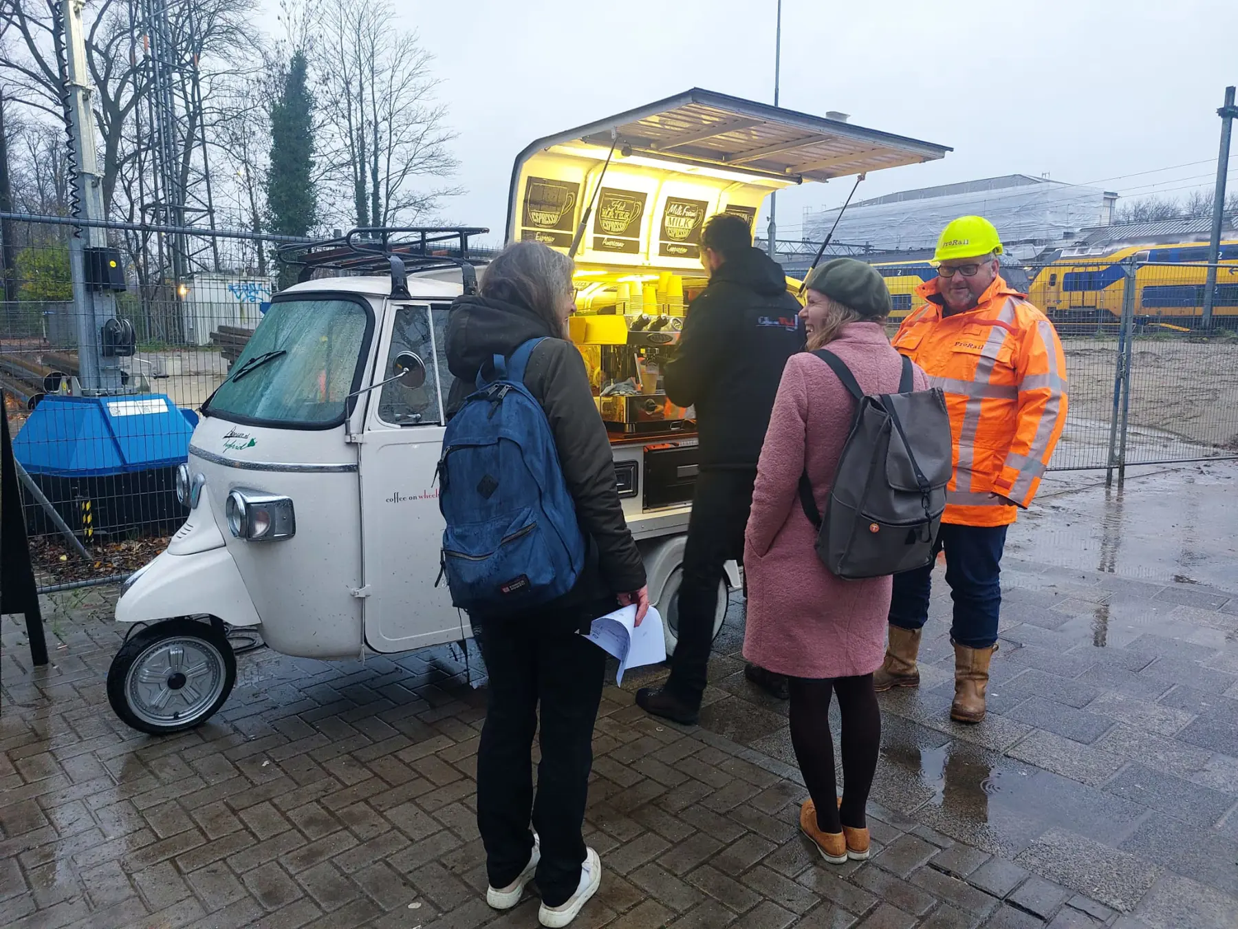 Barista met reizigers