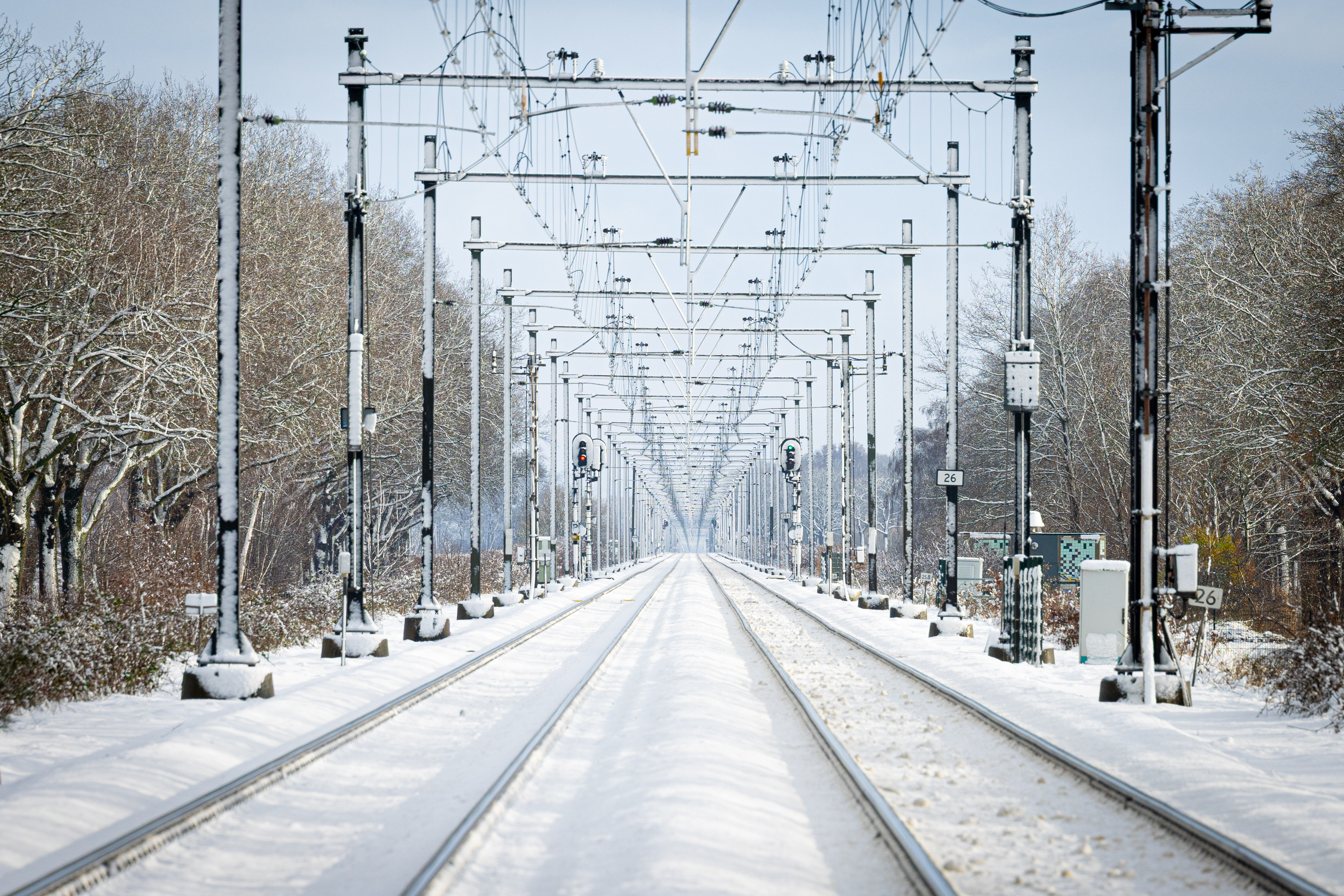 Besneeuwde spoorbaan