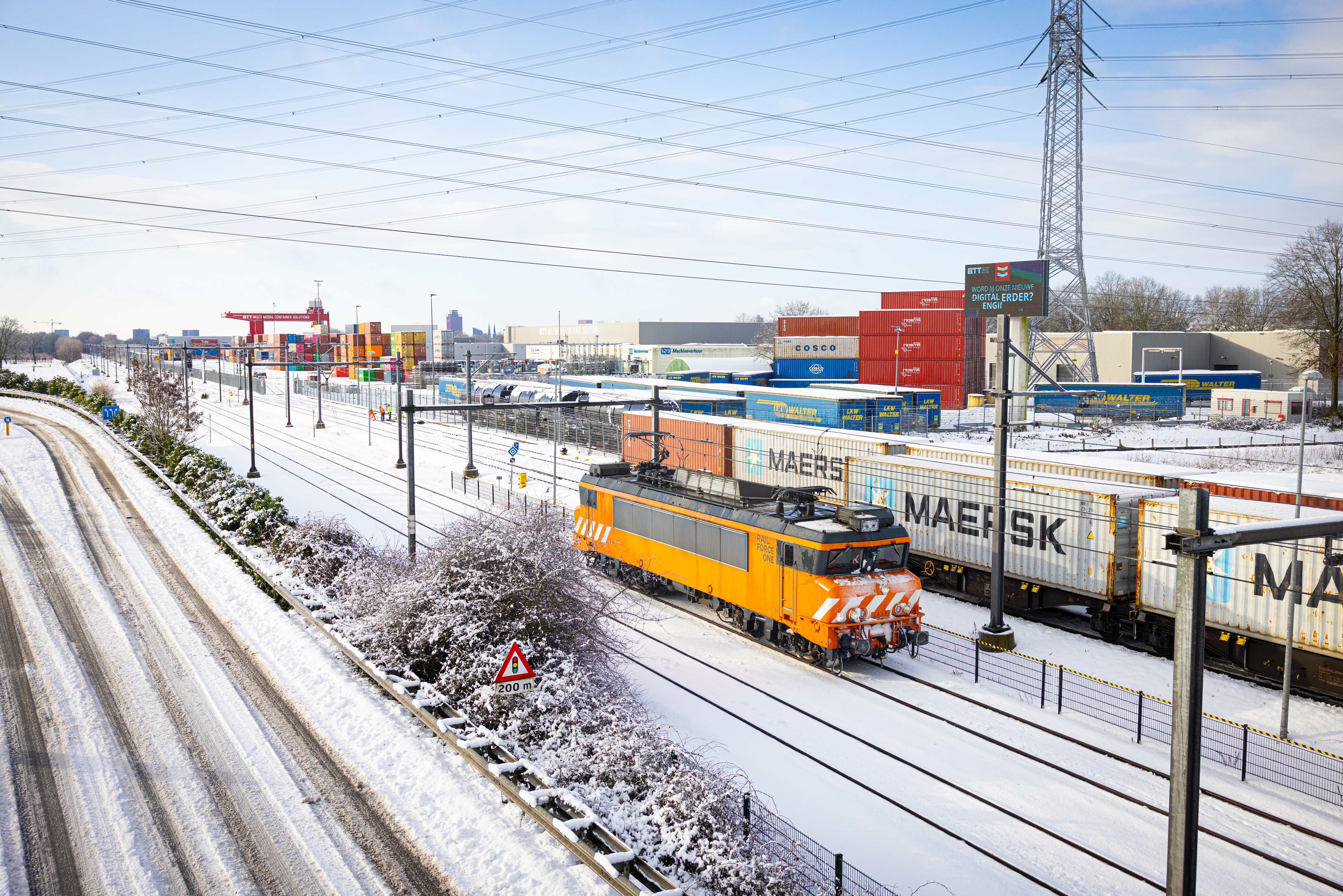 Sneeuw bij railterminal Tilburg