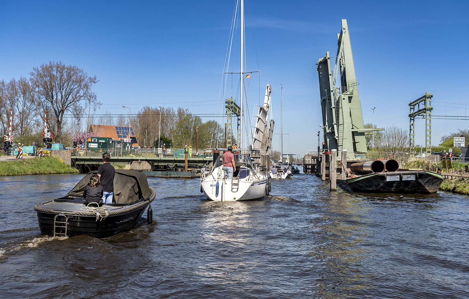 Op drie momenten op de dag ging de brug open en kunnen de schepen doorvaren
