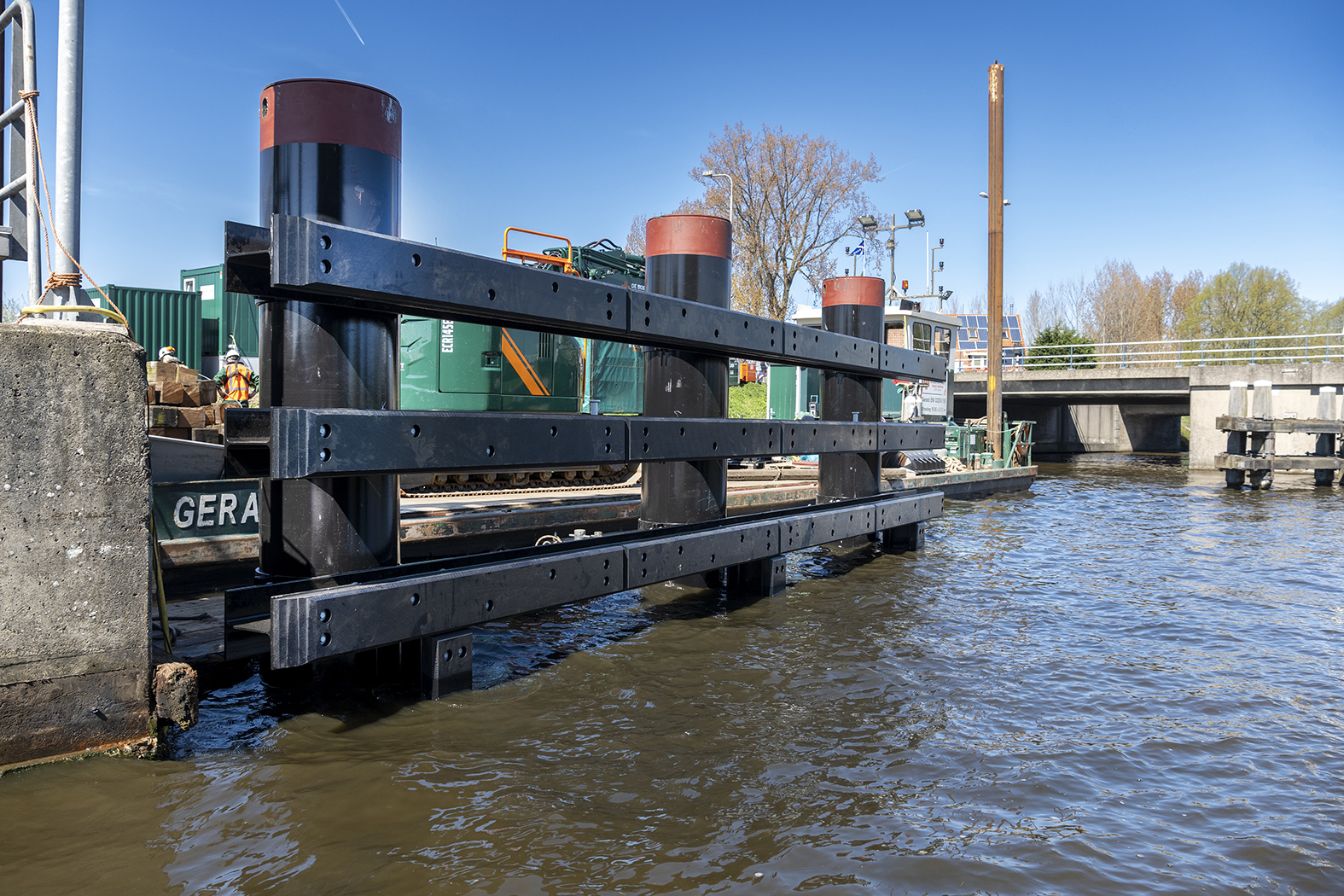 De nieuwe remmingwerken met stalen palen