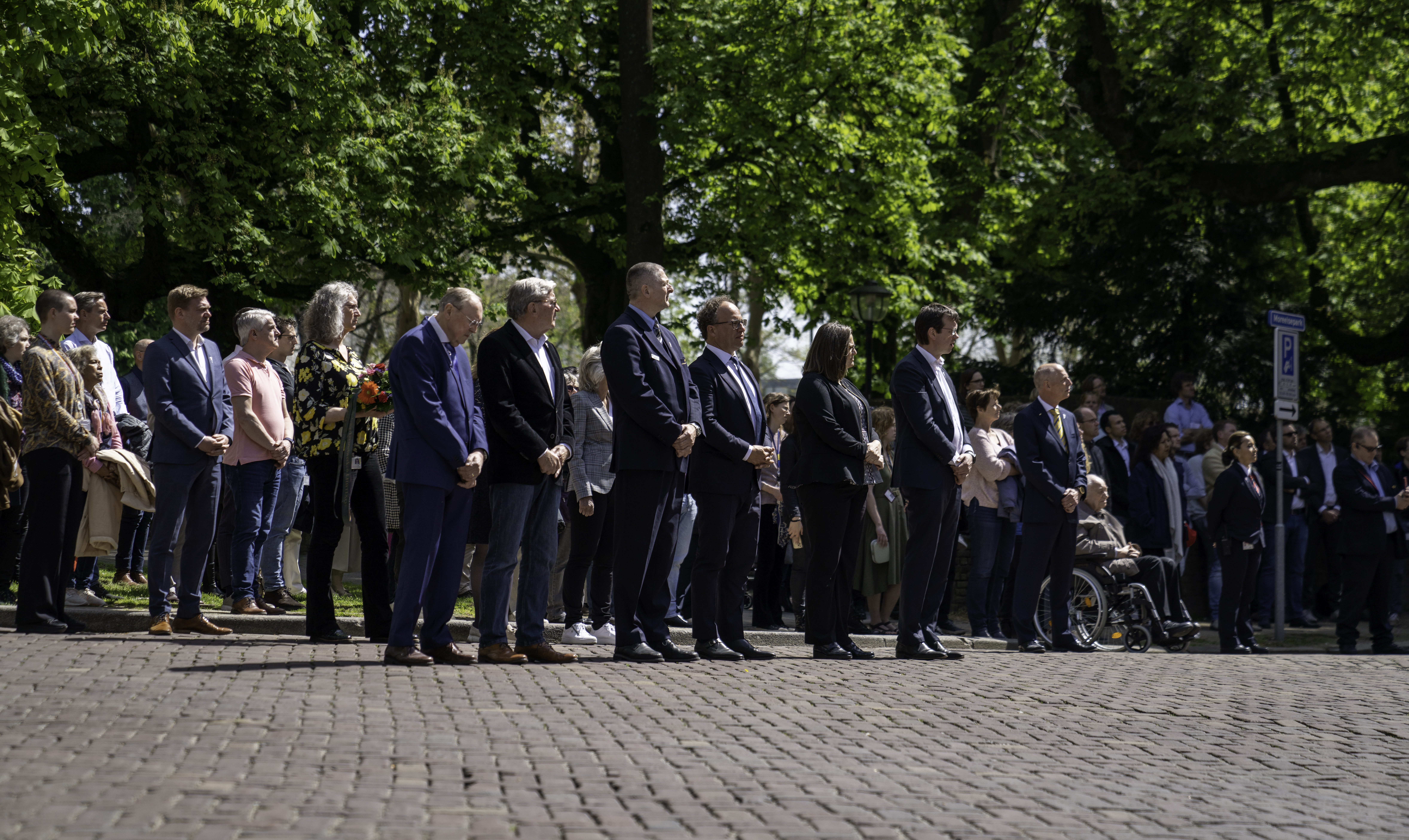Een minuut stilte wordt in acht genomen om de 477 omgekomen spoormedewerkers te herdenken