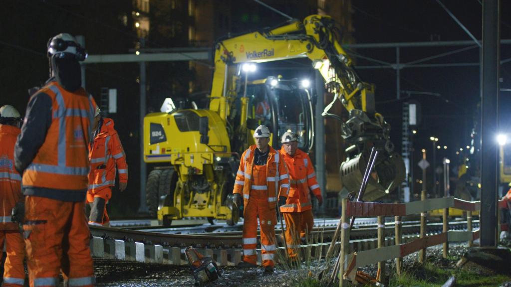 Zo'n 220 mensen werkten aan het spoor 