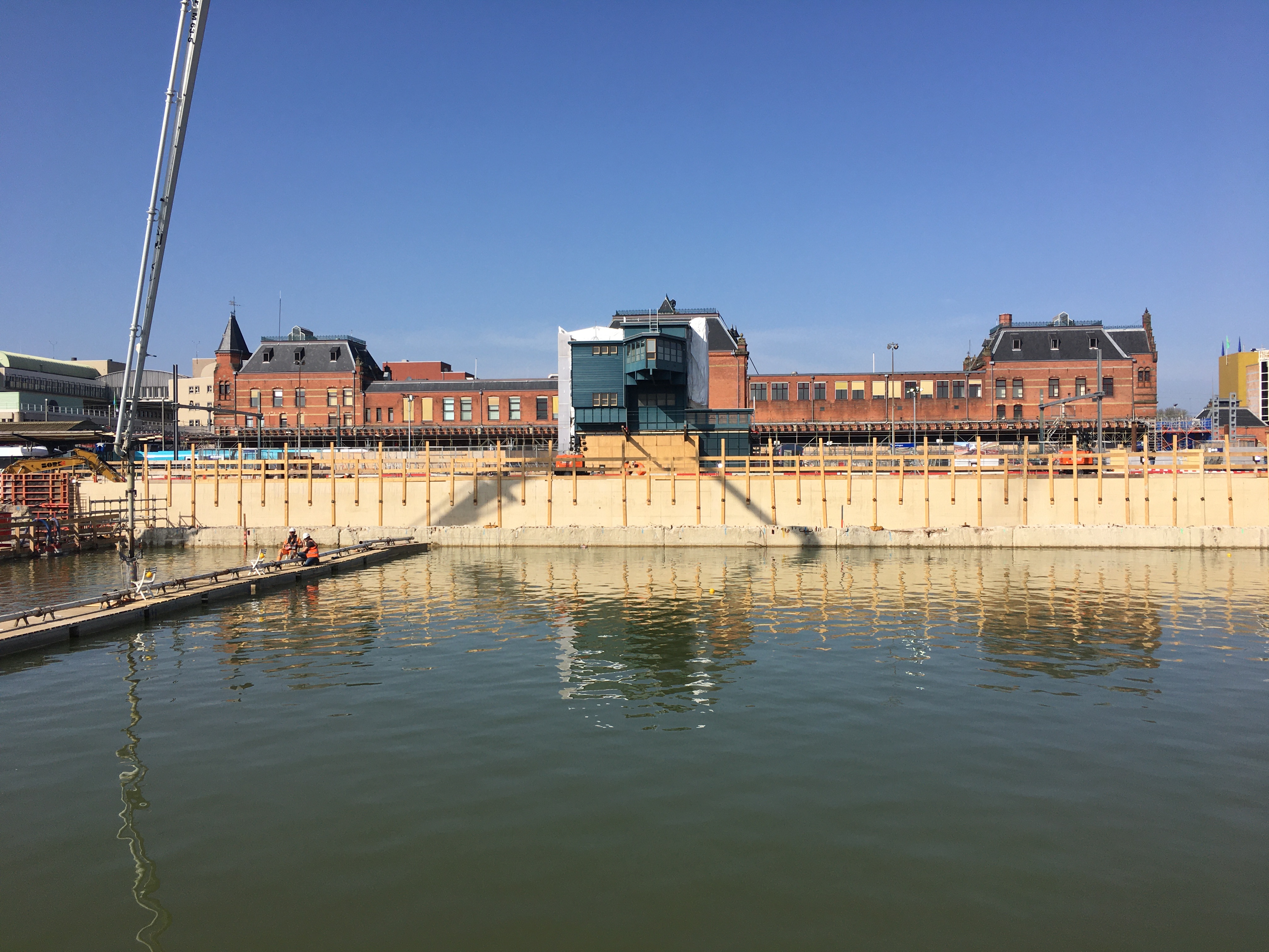 In totaal 3200 kubieke meter beton  ging er in de bouwkuip