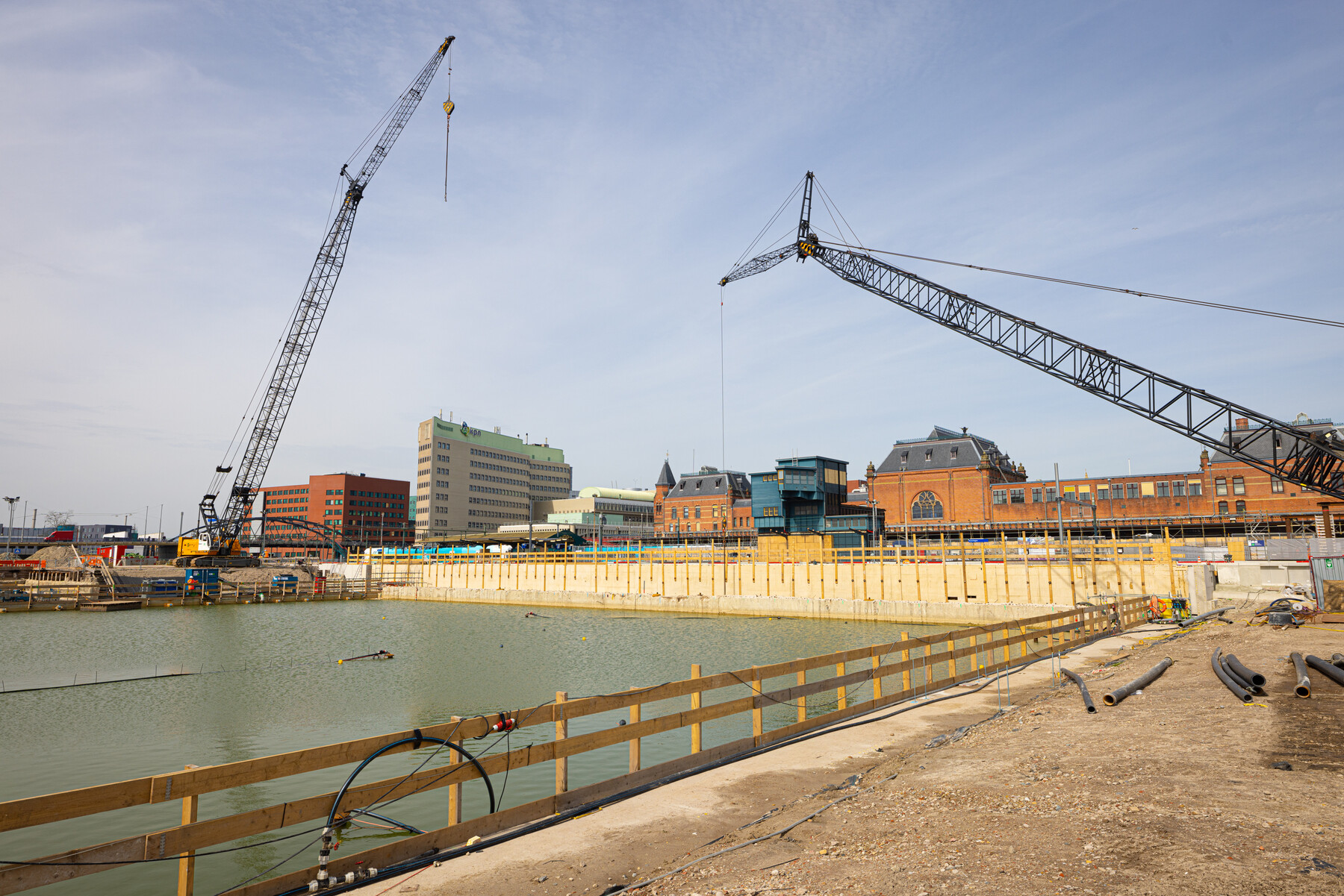 De nu nog natte bouwkuip aan de zuidzijde