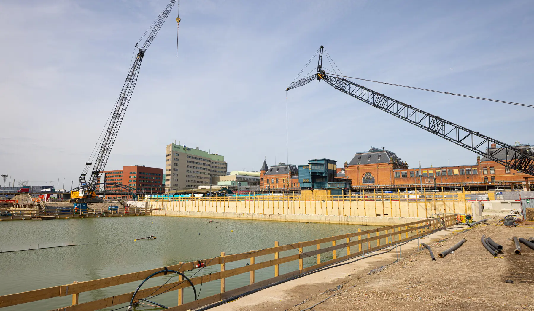 De nu nog natte bouwkuip aan de zuidzijde
