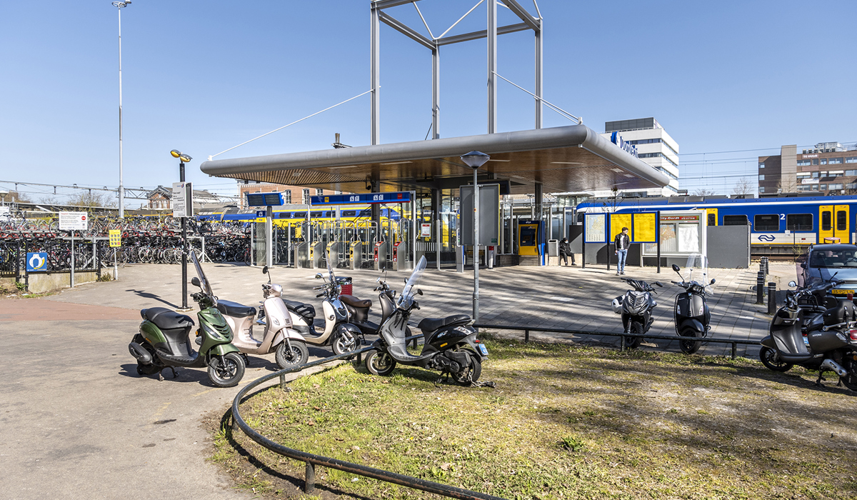 Zo ziet het station er nu uit aan de parkzijde