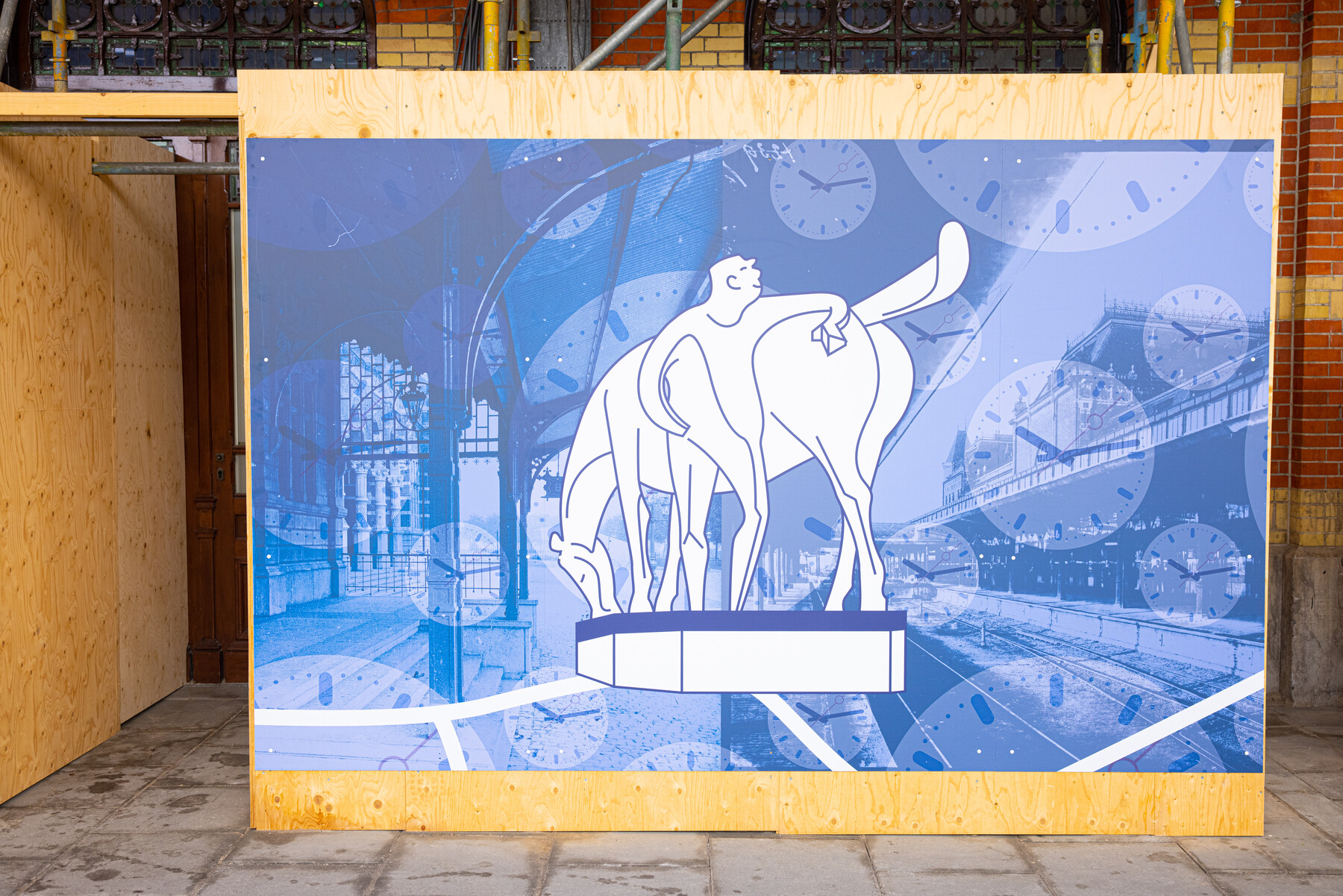 Michael Hermse, collectiebeheerder bij Groninger Archieven, kwam met het idee om de houten panelen te laten verfraaien