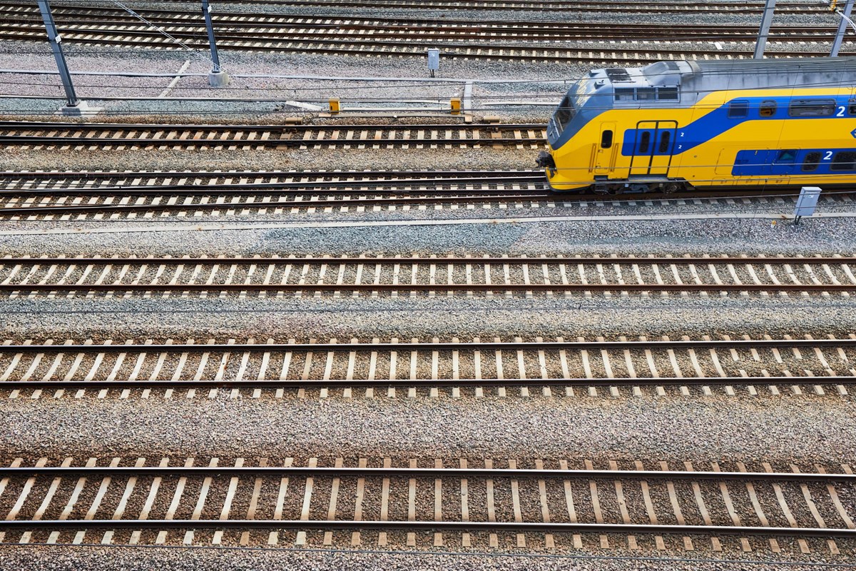 In augustus kondigde NS aan minder treinen te laten rijden in 2023 door personeelstekort