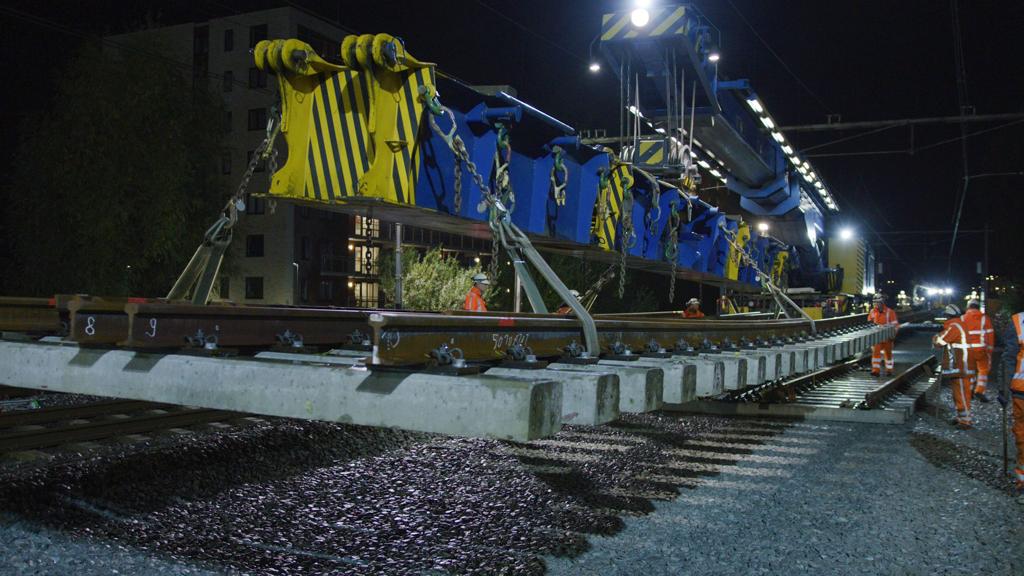 Inhijsen nieuwe wissel in Alpen aan den Rijn