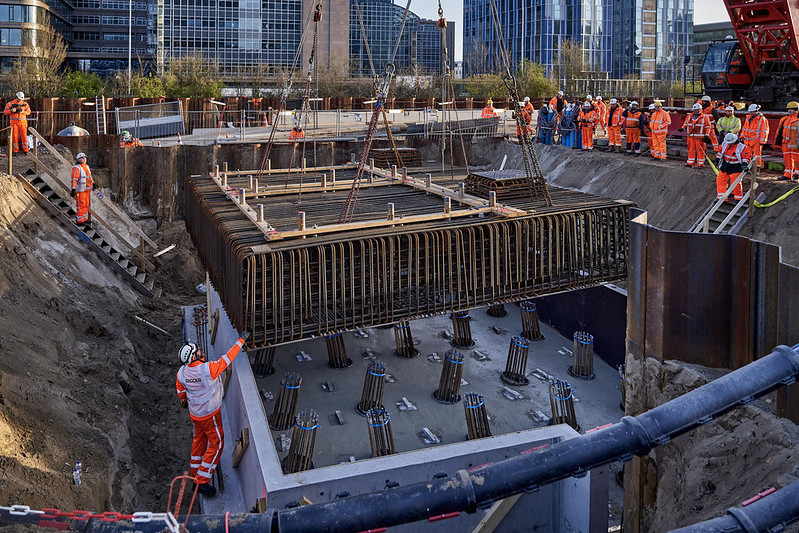 De wapeningskorf is op de funderingspalen gezet (foto: Marcel Steinbach)