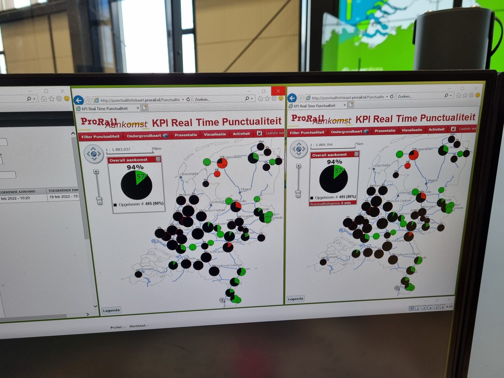 Vanaf het Operationeel Controle Centrum Rail: groen is treinverkeer, zwart is nog geen treinverkeer