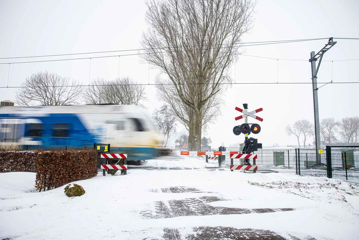 Een trein van Keolis in de sneeuw