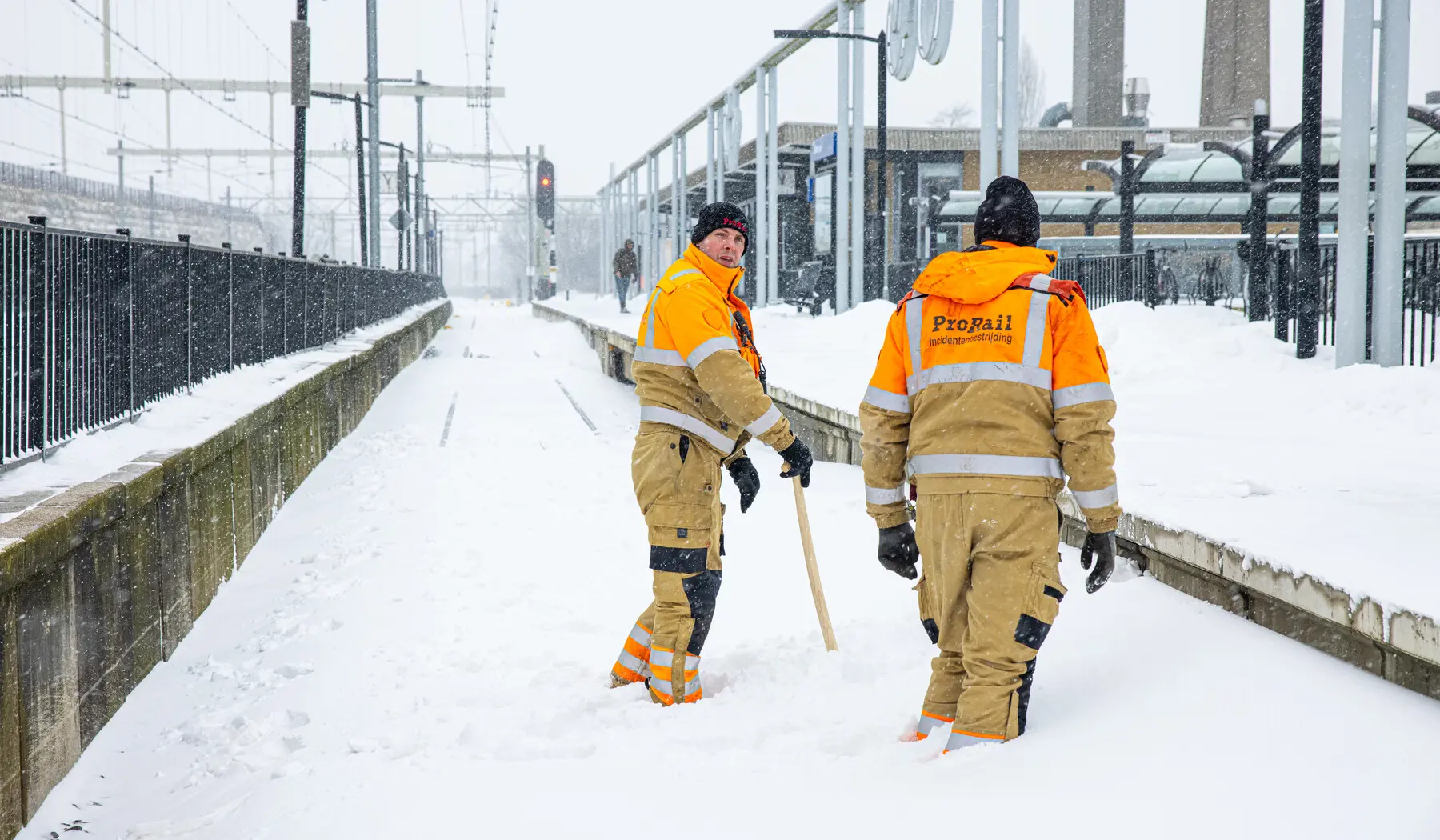 Incidentenbestrijding in het spoor in een sneeuwduin