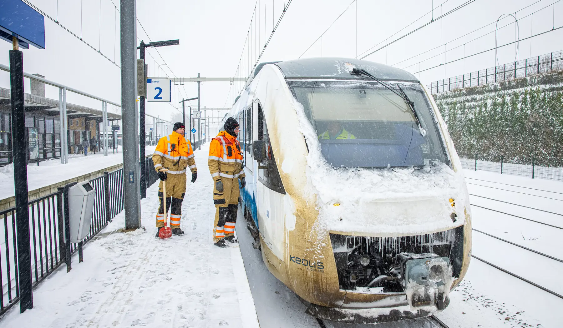 IJs aan de voorkant van de trein