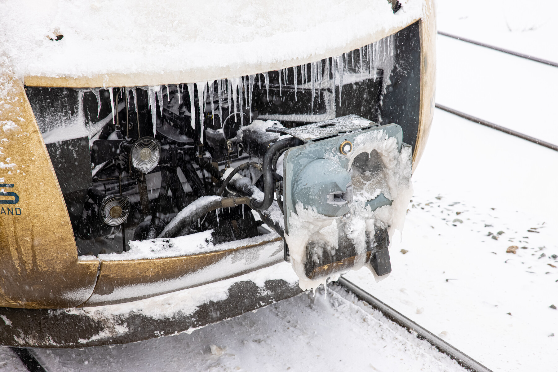 IJs aan de voorkant van de trein