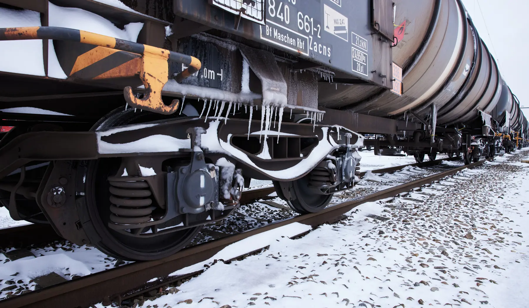Goederentrein in de sneeuw
