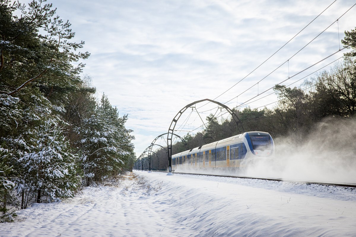 NS-trein in het winterlandschap