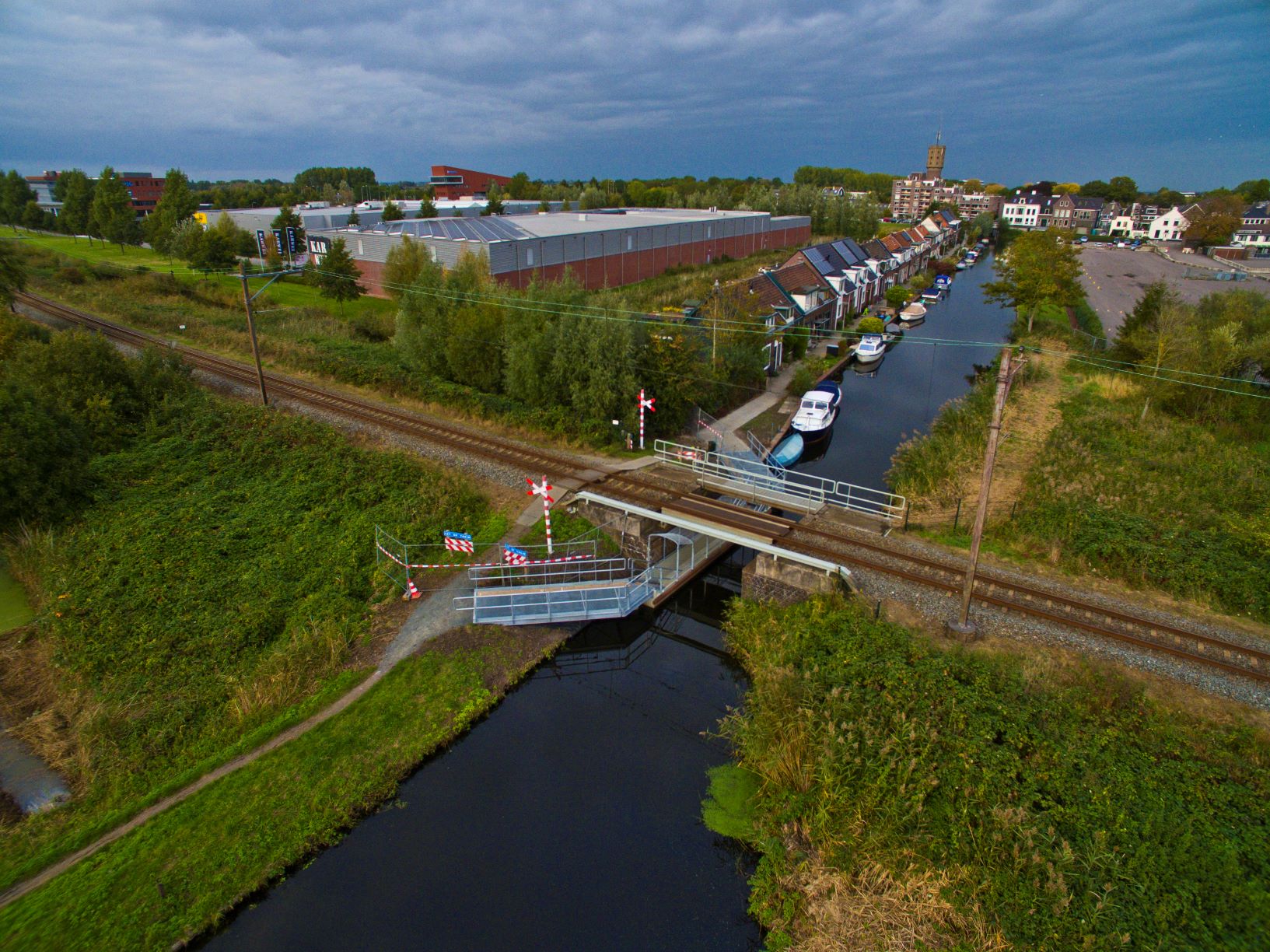 Vlonder onder overweg bij de Vlietkade in Bodegraven-Reeuwijk