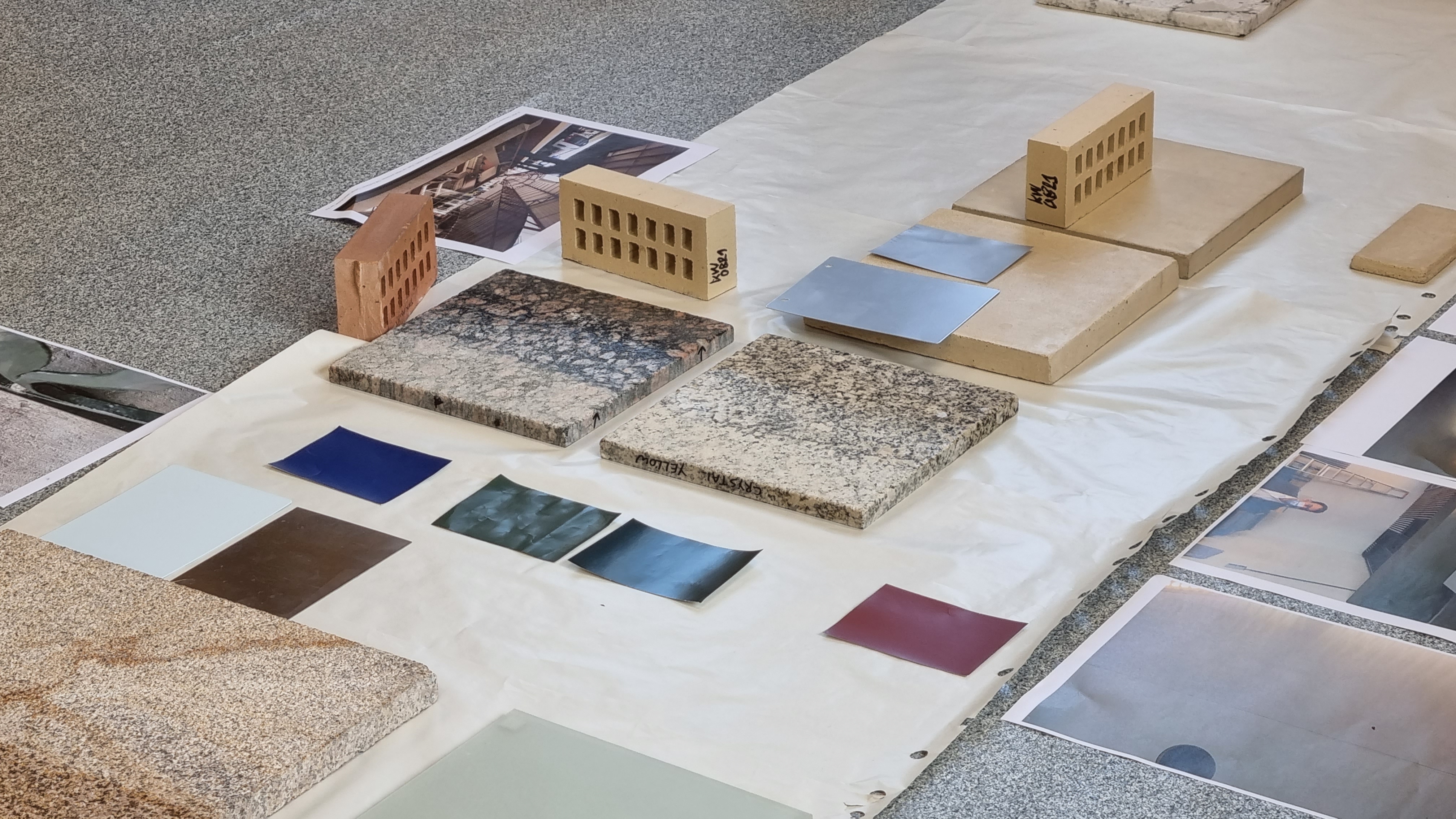 Een greep uit de materialen en kleuren. 