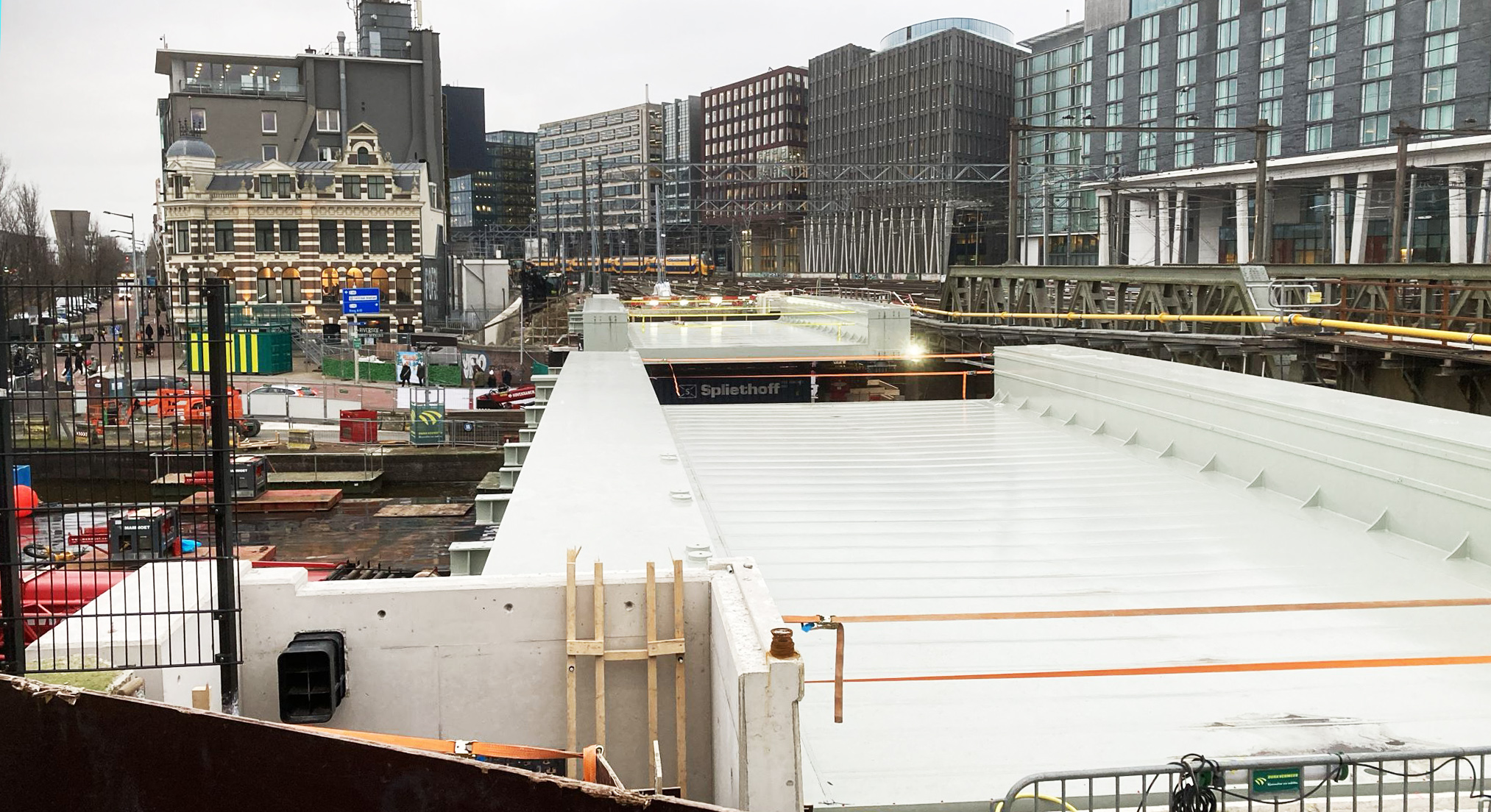 Inschuiven vijfde brug Oostertoegang