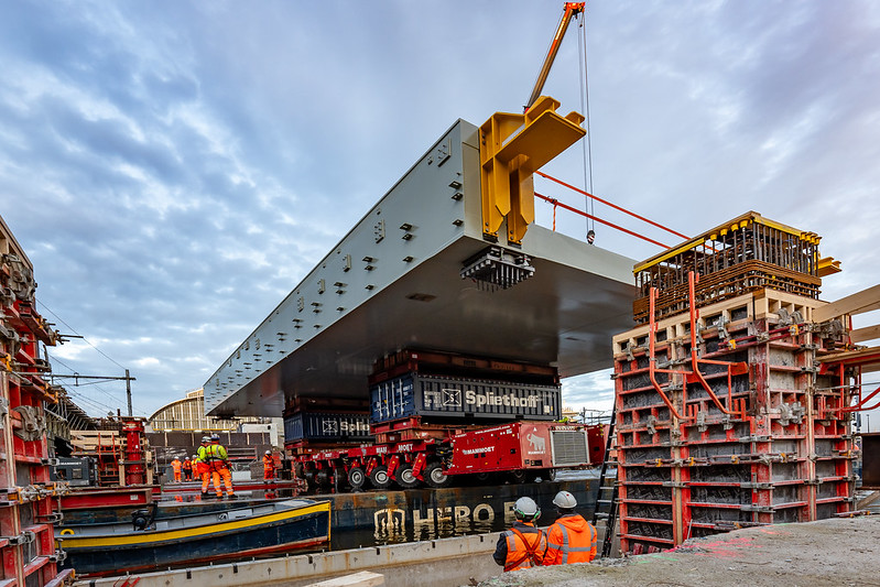 Inschuiven vijfde brug Oostertoegang