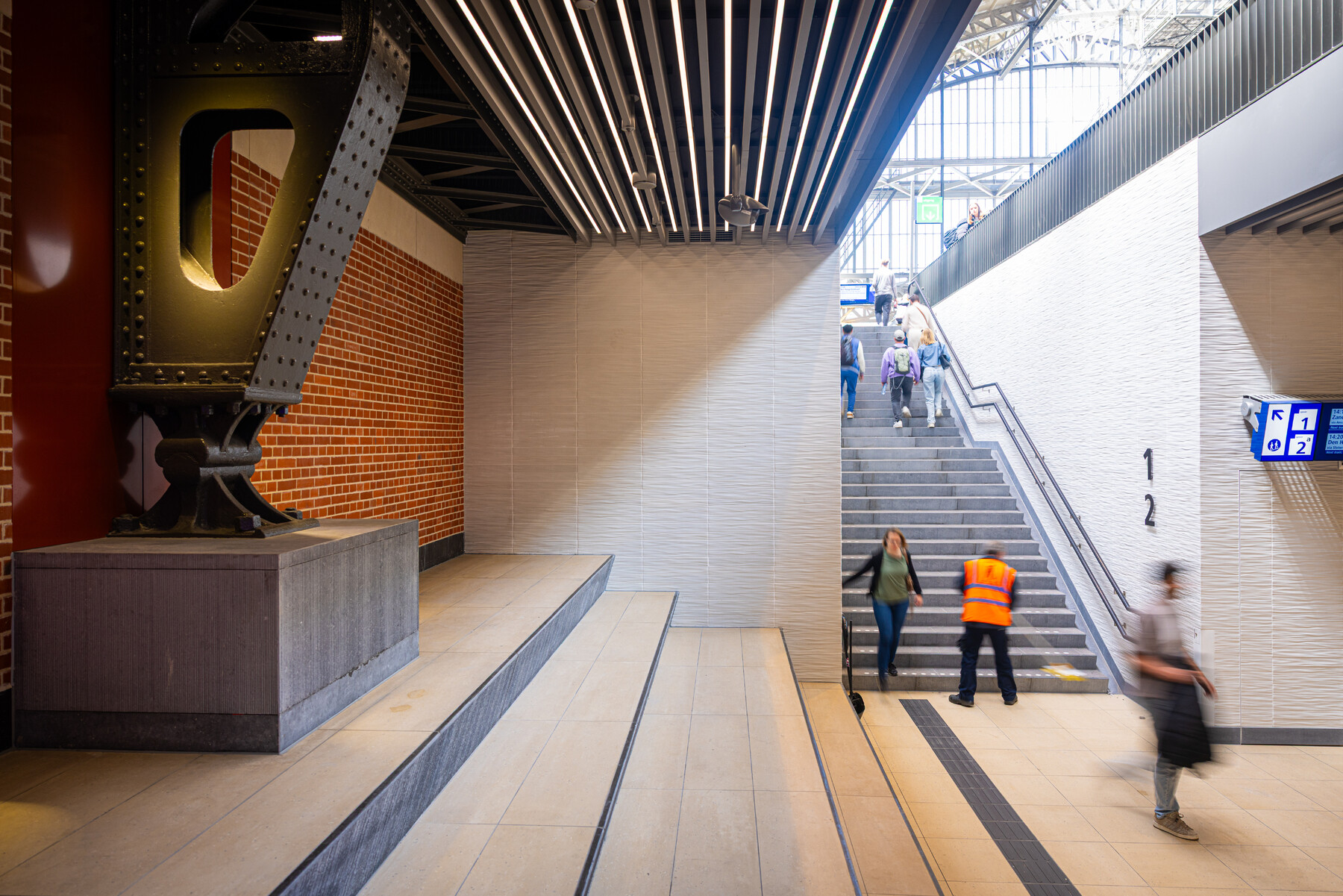 De trap naar perron 1