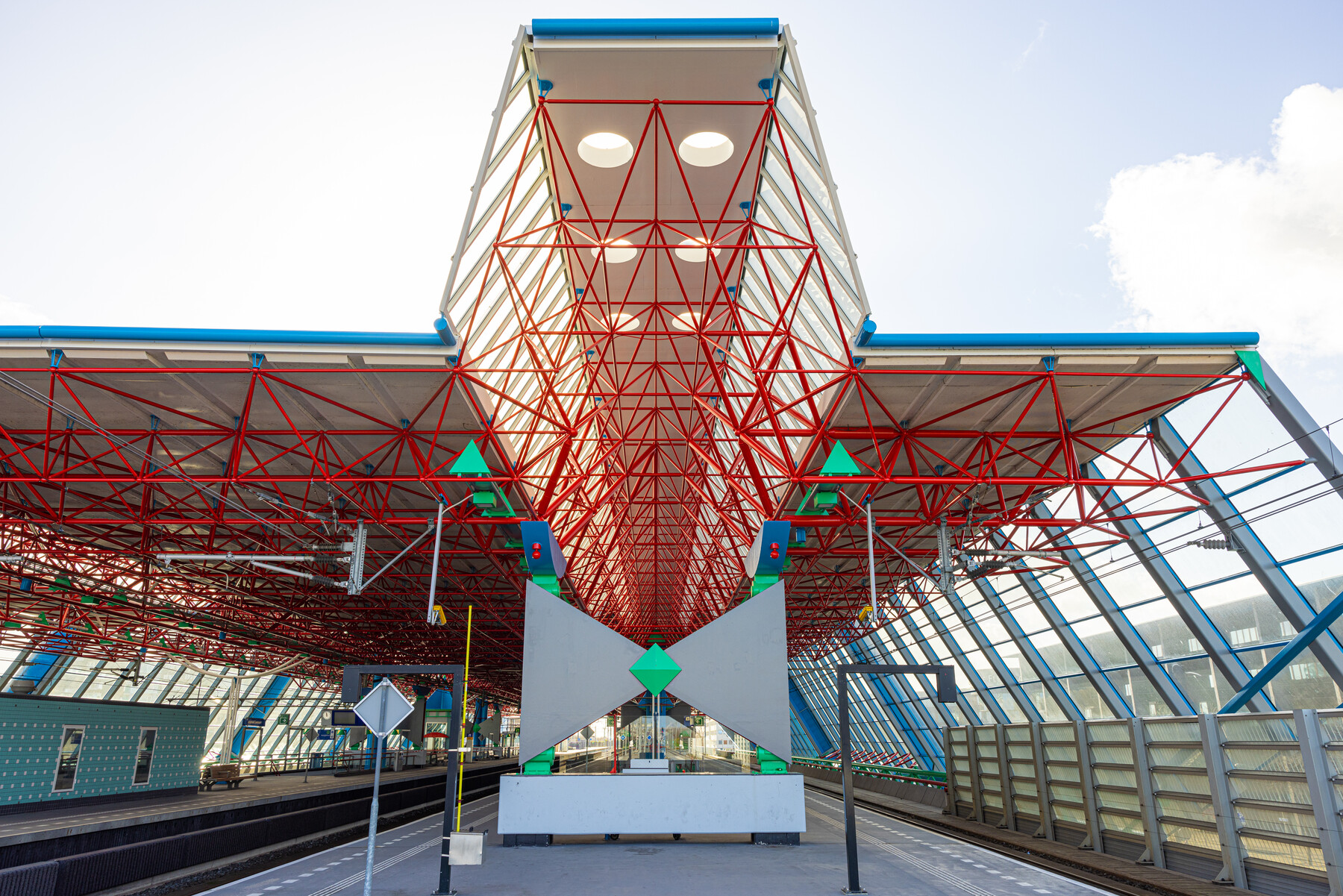 De bijzonder vormgegeven overkapping kreeg een duurzame behandeling