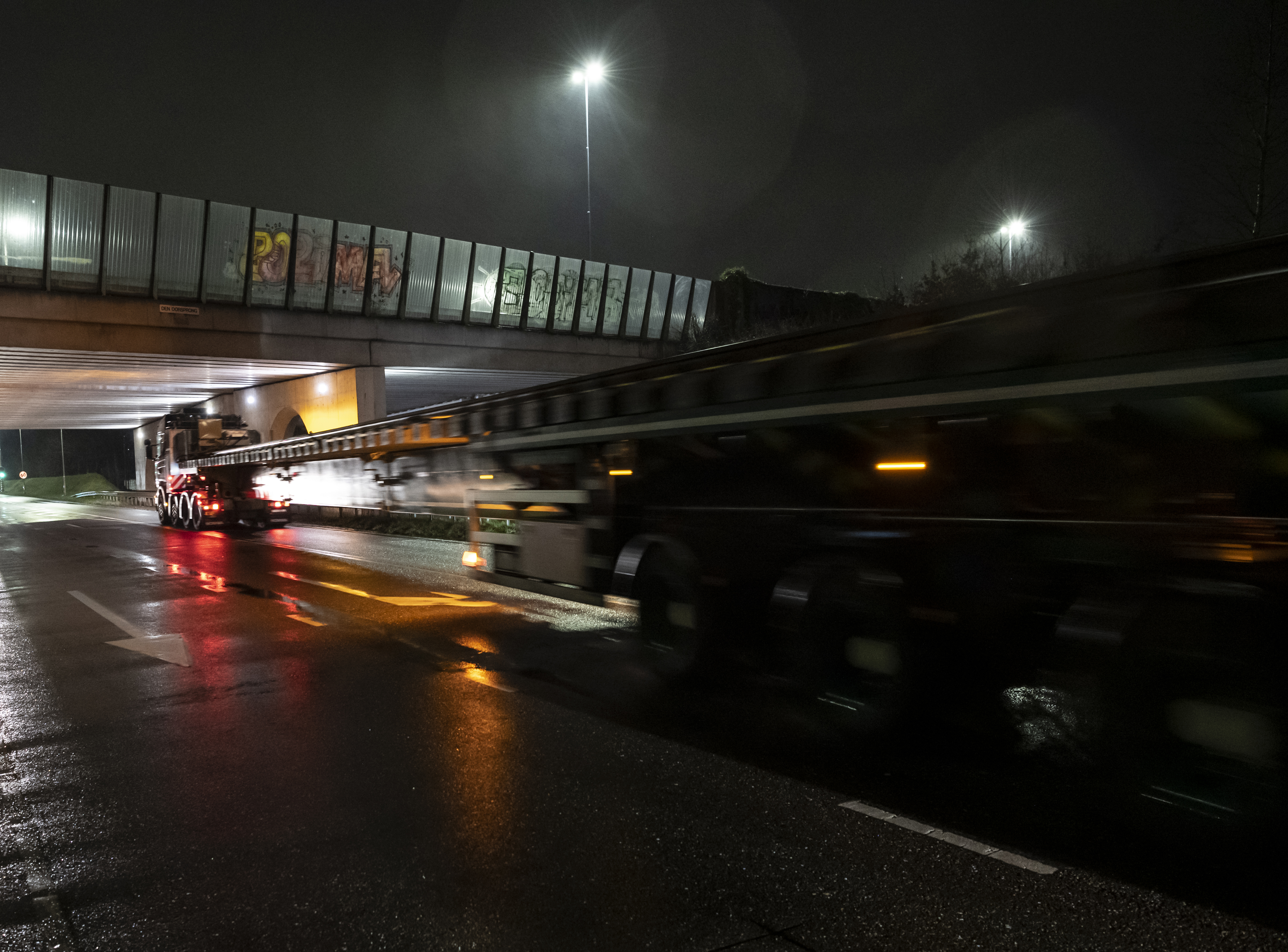 Om de wissels op de juiste plek te krijgen is speciaal transport nodig