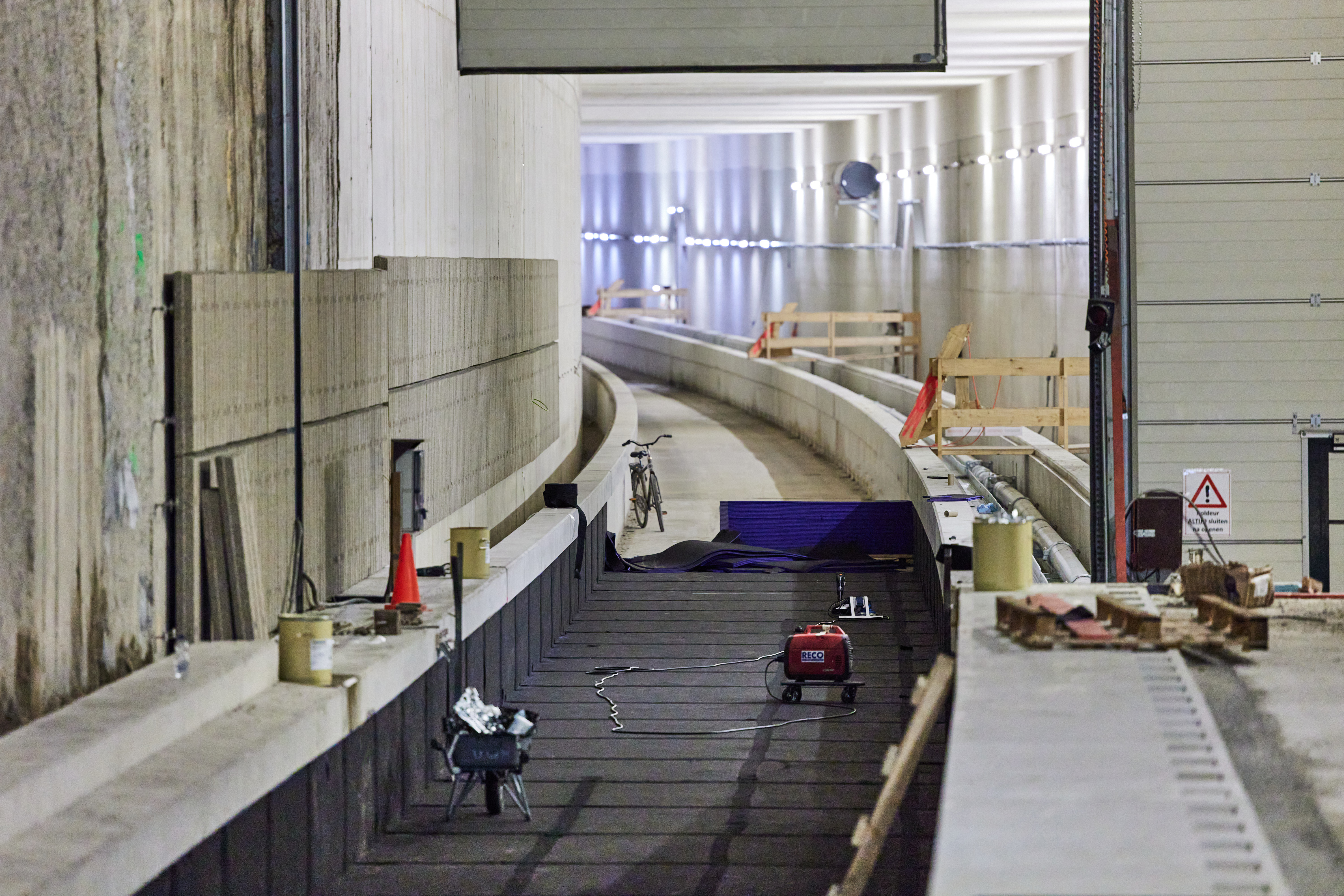 Voorbereiding spooraanleg in tunnelbuis