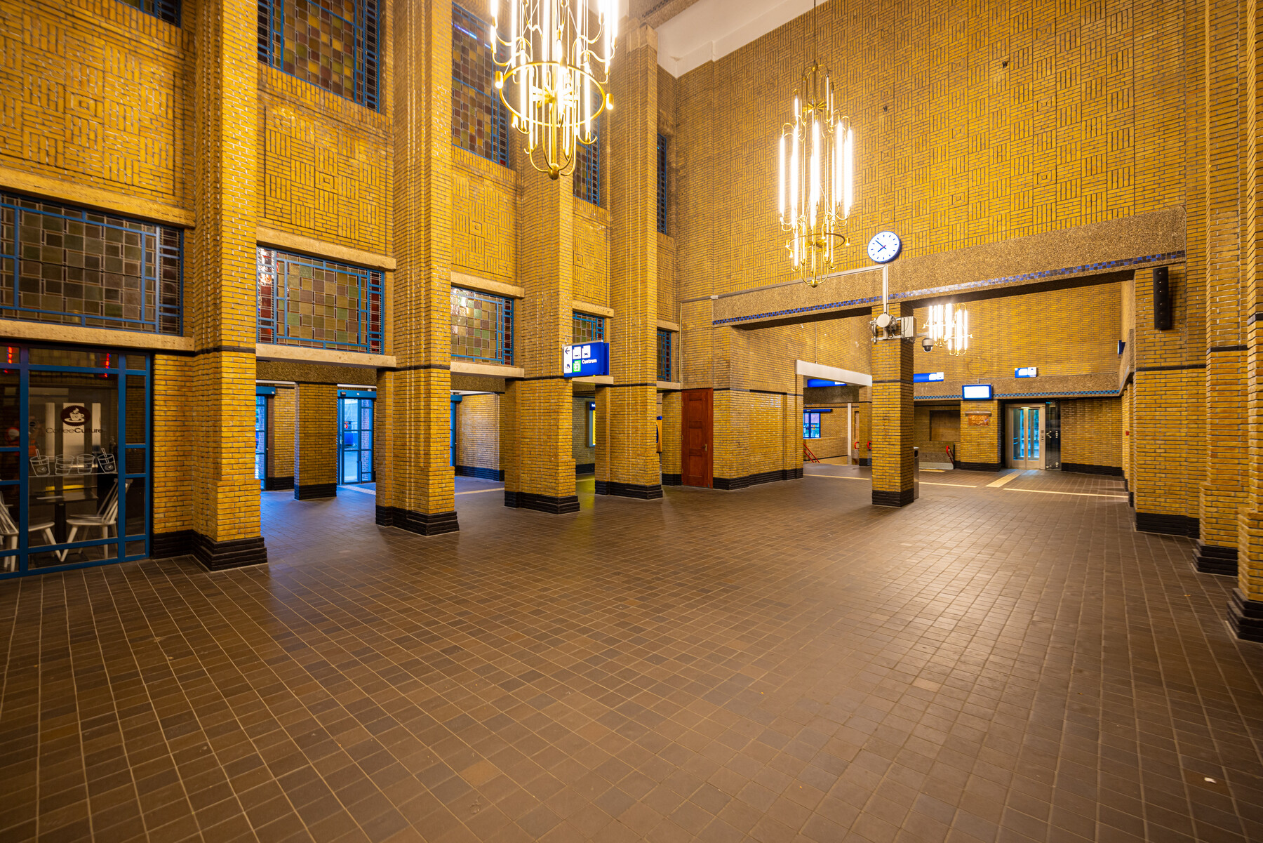 Het monumentale interieur van station Naarden-Bussum