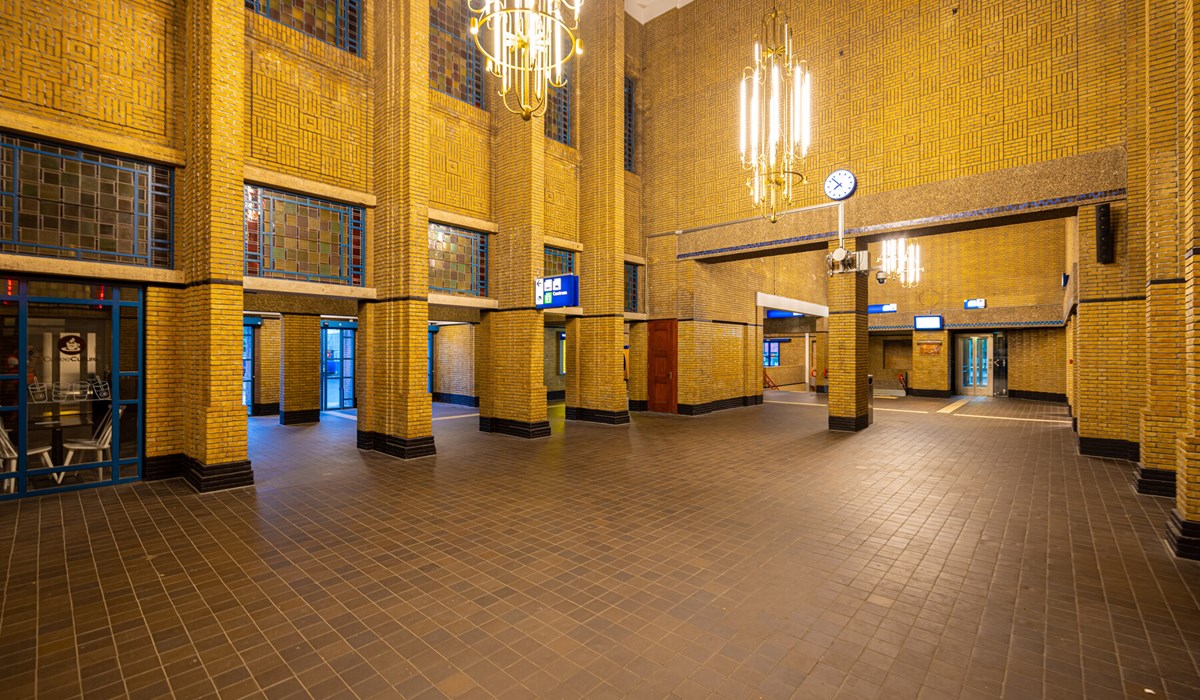 Het monumentale interieur van station Naarden-Bussum
