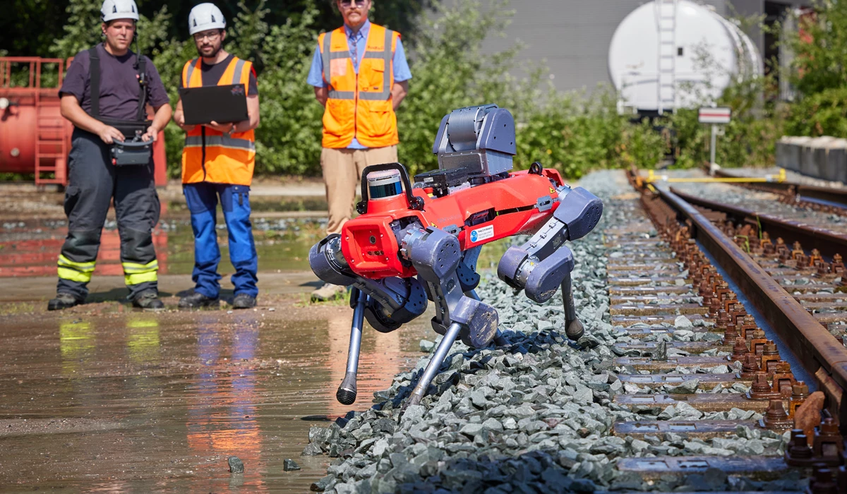 De robot moet op verschillende soorten terrein kunnen manoeuvreren, zonder in het spoor te lopen