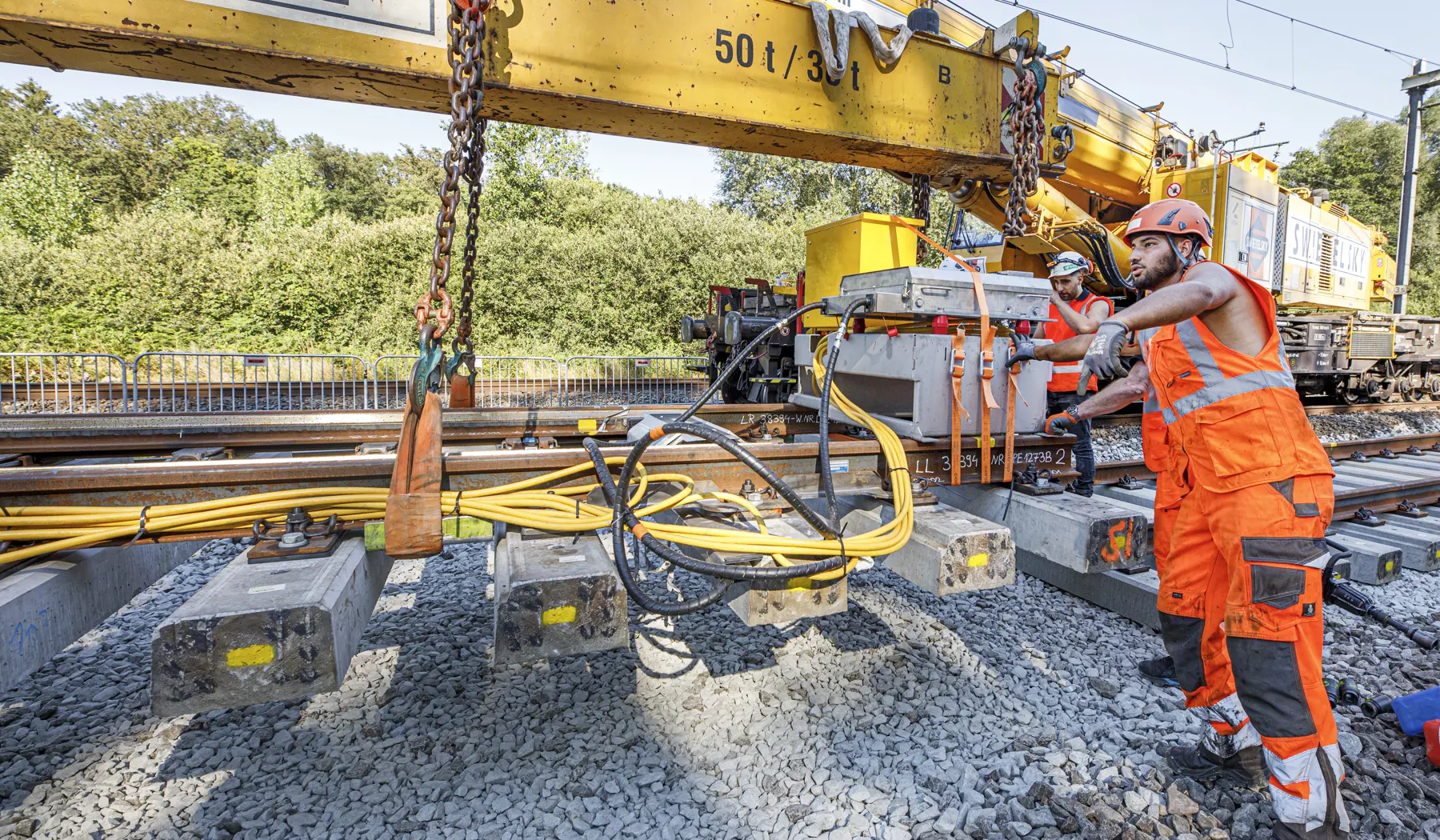 De hitte maakt spoorwerk extra zwaar