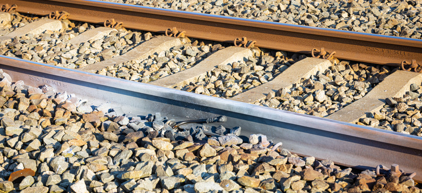https://www.prorail.nl/siteassets/homepage/nieuws/2022/09/miljoenen-schade-door-kortsluiting-spoor-flevoland-3-september-2022.-lelystad---dronten.-foto-prorail.-stefan-verkerk-11.jpg?width=850&height=390&mode=crop