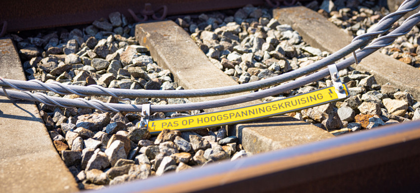 https://www.prorail.nl/siteassets/homepage/nieuws/2022/09/miljoenen-schade-door-kortsluiting-spoor-flevoland-3-september-2022.-lelystad---dronten.-foto-prorail.-stefan-verkerk-36.jpg?width=850&height=390&mode=crop