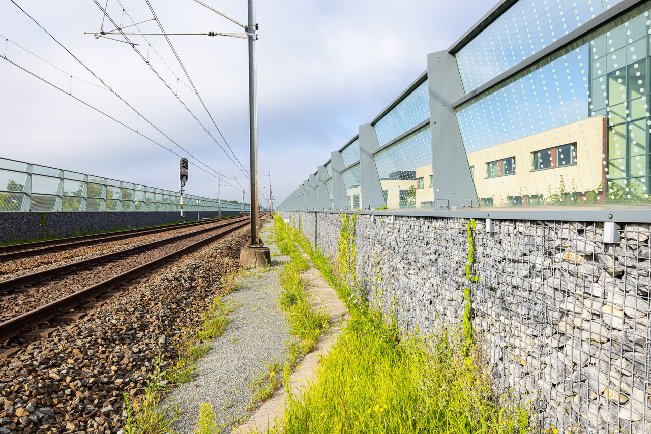 Geluidsschermen bij station Almere Muziekwijk